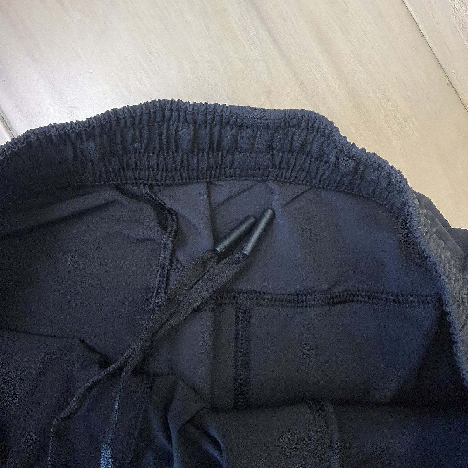 Lululemon Lululemon Bowline Shorts Medium Black Workout Athleisure Size US 29 - 4 Thumbnail