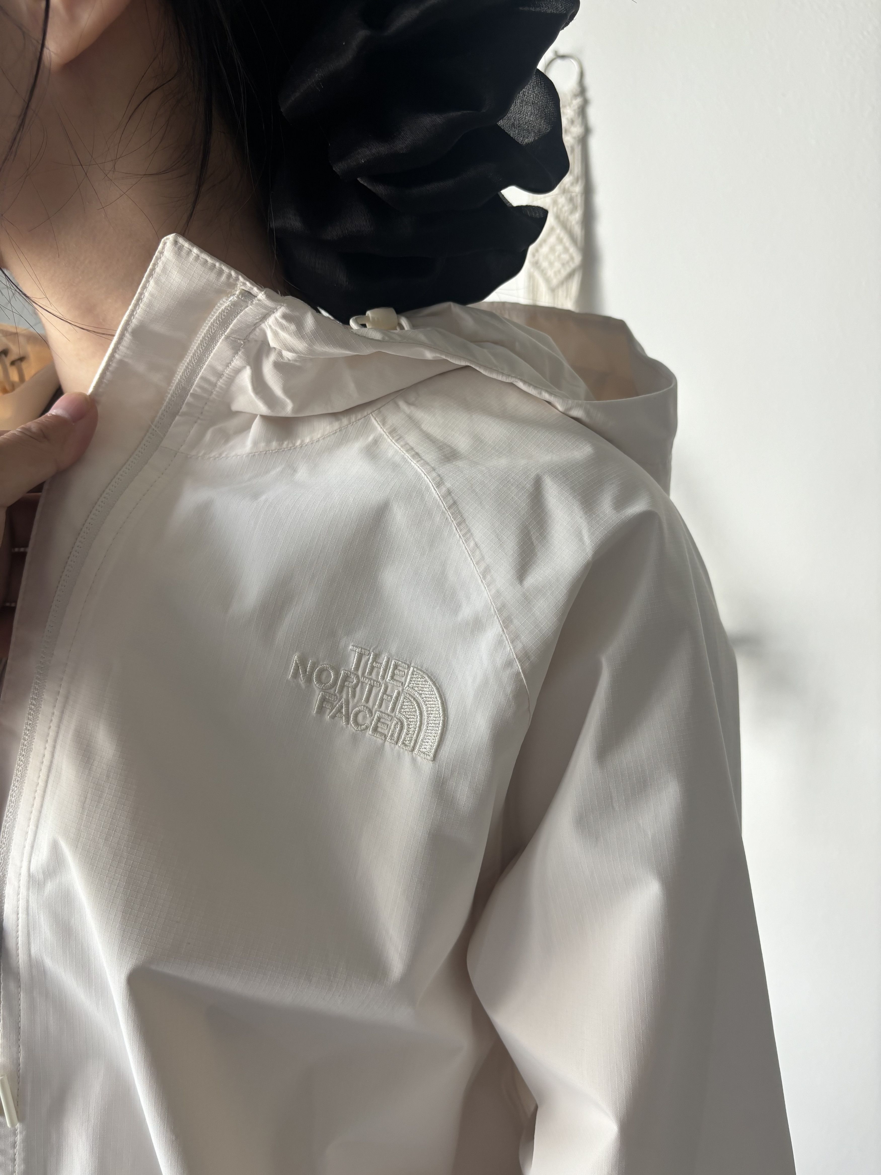 The North Face North Face 24SS White Windbreaker Jacket Size L / US 10 / IT 46 - 2 Thumbnail