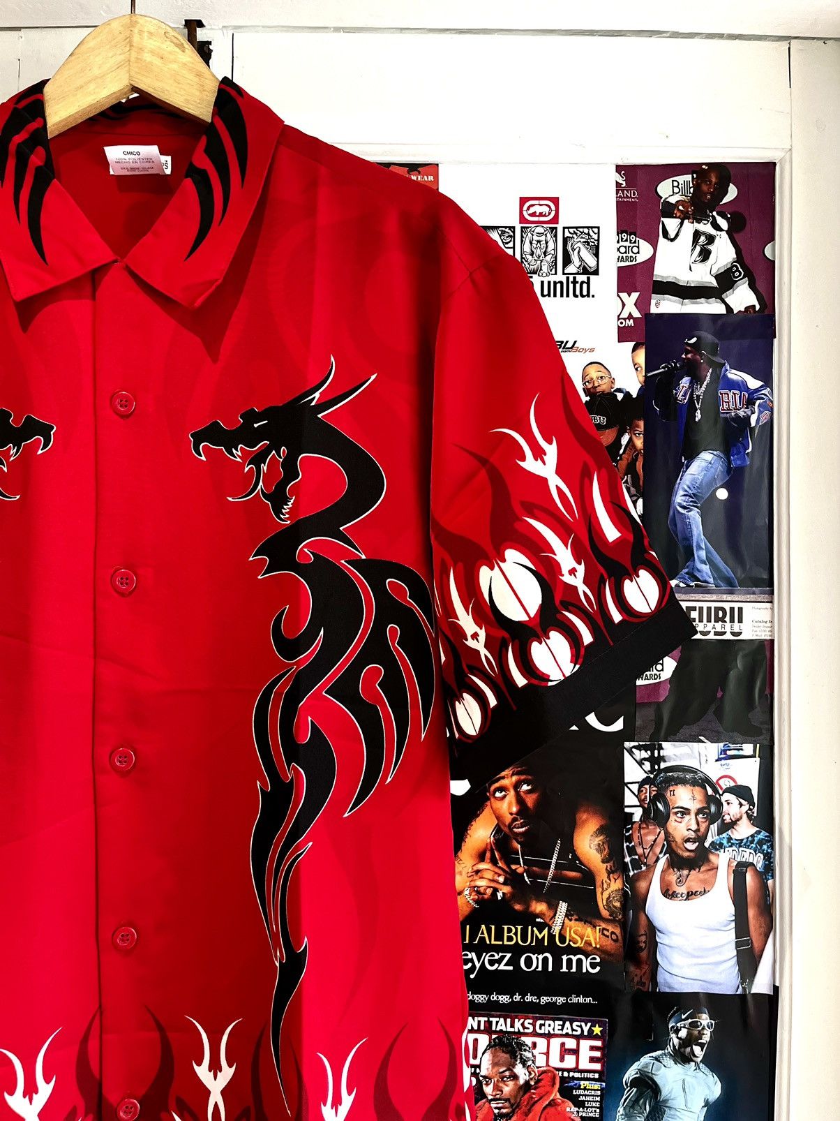 Dragonfly × Grunt Style × JNCO 𝐘2𝐊 𝐍𝐎 𝐁𝐎𝐔𝐍𝐃𝐀𝐑𝐈𝐄𝐒 𝐃𝐑𝐀𝐆𝐎𝐍 𝐅𝐋𝐀𝐌𝐄𝐒 𝐀𝐑𝐓 𝐎𝐏𝐄𝐍 𝐂𝐎𝐋𝐋𝐀𝐑 𝐒𝐇𝐈𝐑𝐓 Size US M / EU 48-50 / 2 - 4 Thumbnail