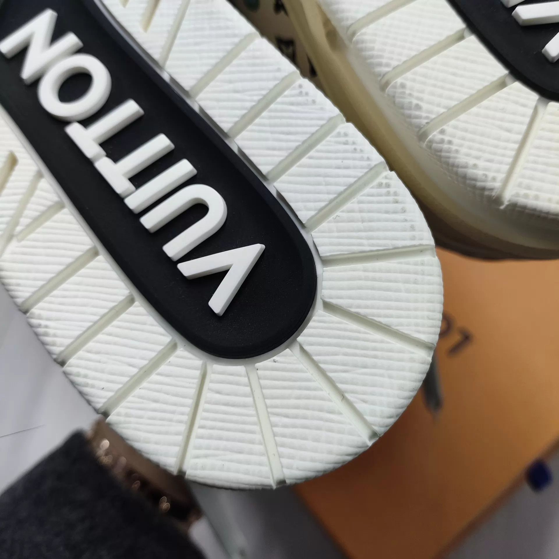 Louis Vuitton LV Unworn Allover Logo White Trainers 4 Size US 4 / IT 34 - 4 Thumbnail