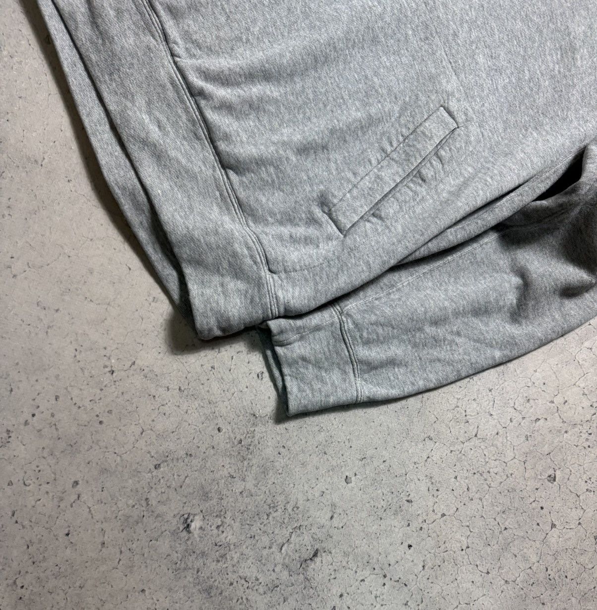 Comme des Garcons PLAY Play Comme Des Garcons CDG Love Grey Hoodie Size XL Size US XL / EU 56 / 4 - 4 Thumbnail