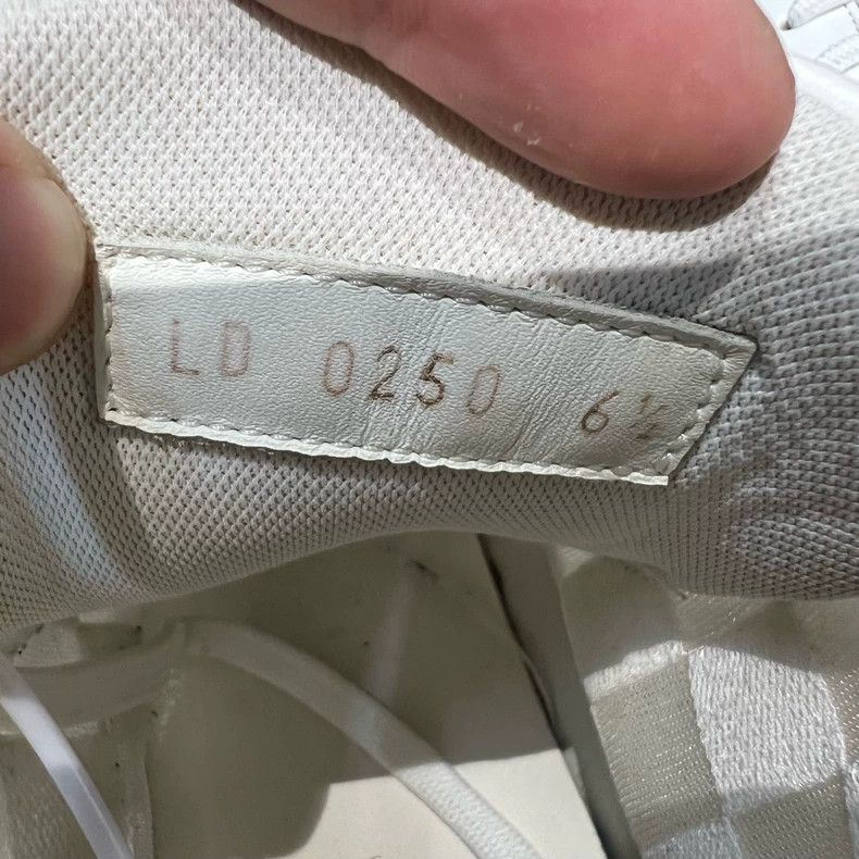 Louis Vuitton Louis Vuitton White checkerboard high-top shoes Size US 7.5 / EU 40-41 - 6 Thumbnail