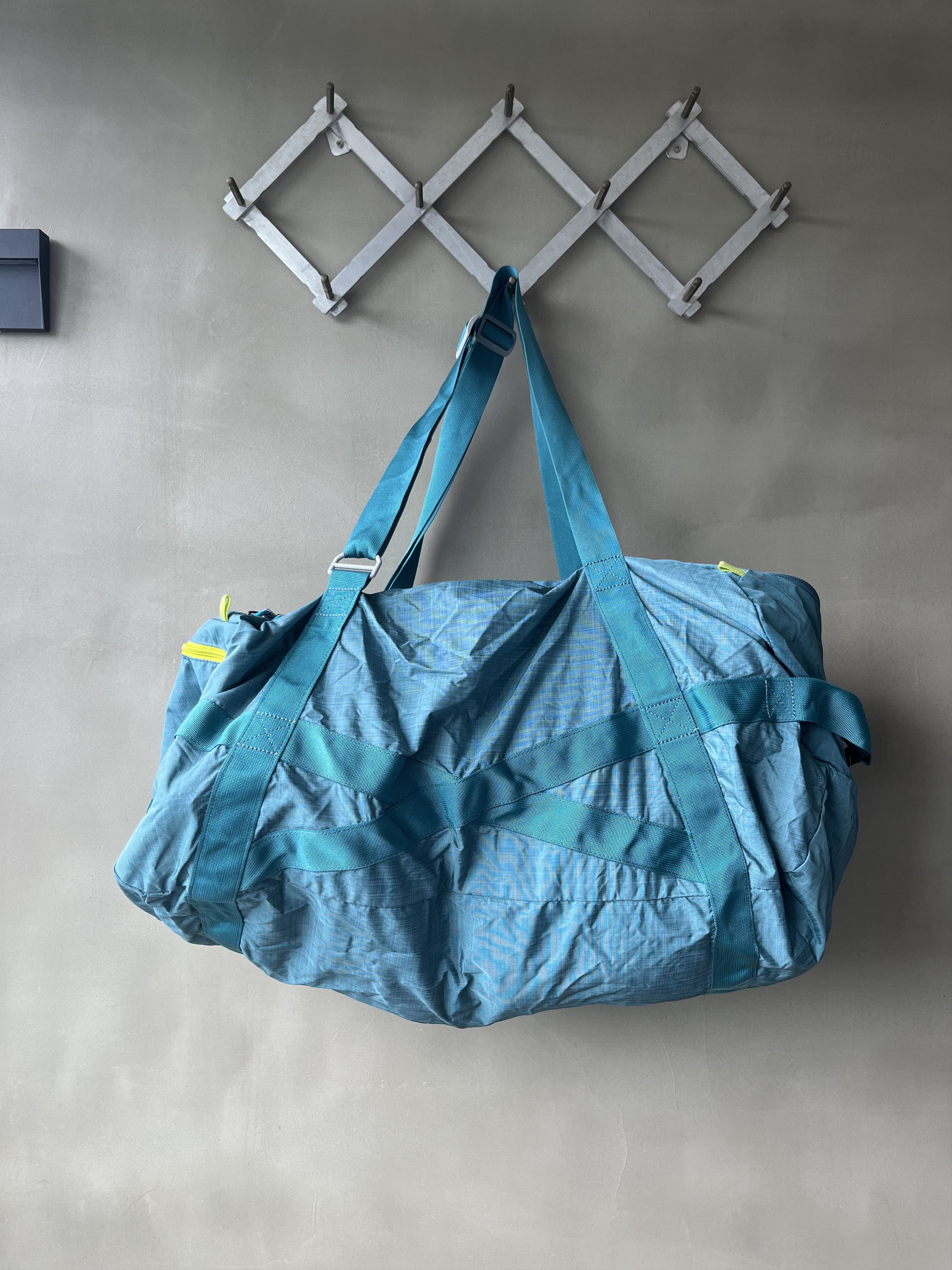 Mountain Hardwear Lt Weight 90L Nylon Expedition Duffel Bag