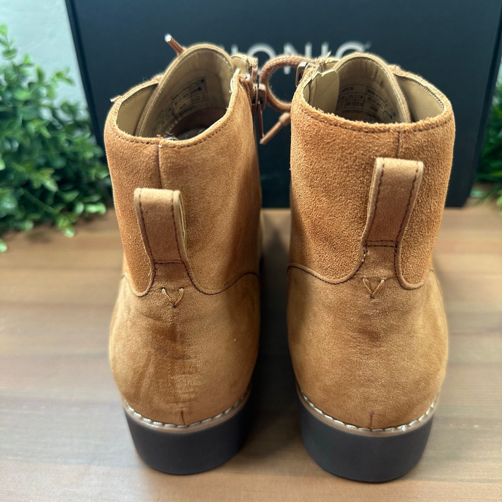 Vionic Vionic Larson Water Repellent Suede Lace-Up Ankle Boots Size US 9.5 / IT 39.5 - 7 Thumbnail