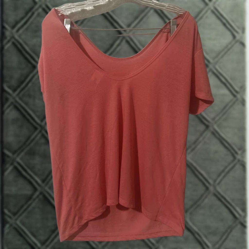 Victoria's Secret VINTAGE Victoria's Secret Pink Shirt Top Sz Large Low-Back S/S 885 Women Cotton Polyester Pink T-Shirt Sports Casual Modern Basic Menstrual? Size L / US 10 / IT 46 - 1 Thumbnail