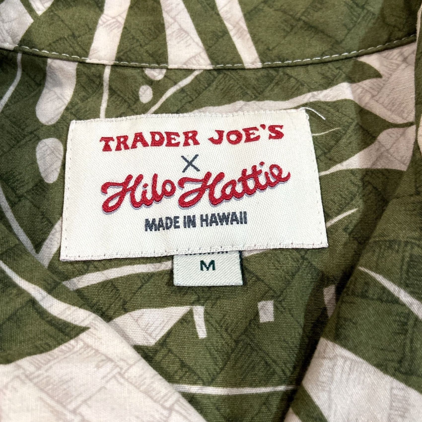 Hilo Hattie VINTAGE Hilo Hattie x Trader Joes Collab Camp Shirt M Floral Rattan Pattern Beige Men Short Sleeve Button-Up Hawaiian Size US M / EU 48-50 / 2 - 3 Thumbnail