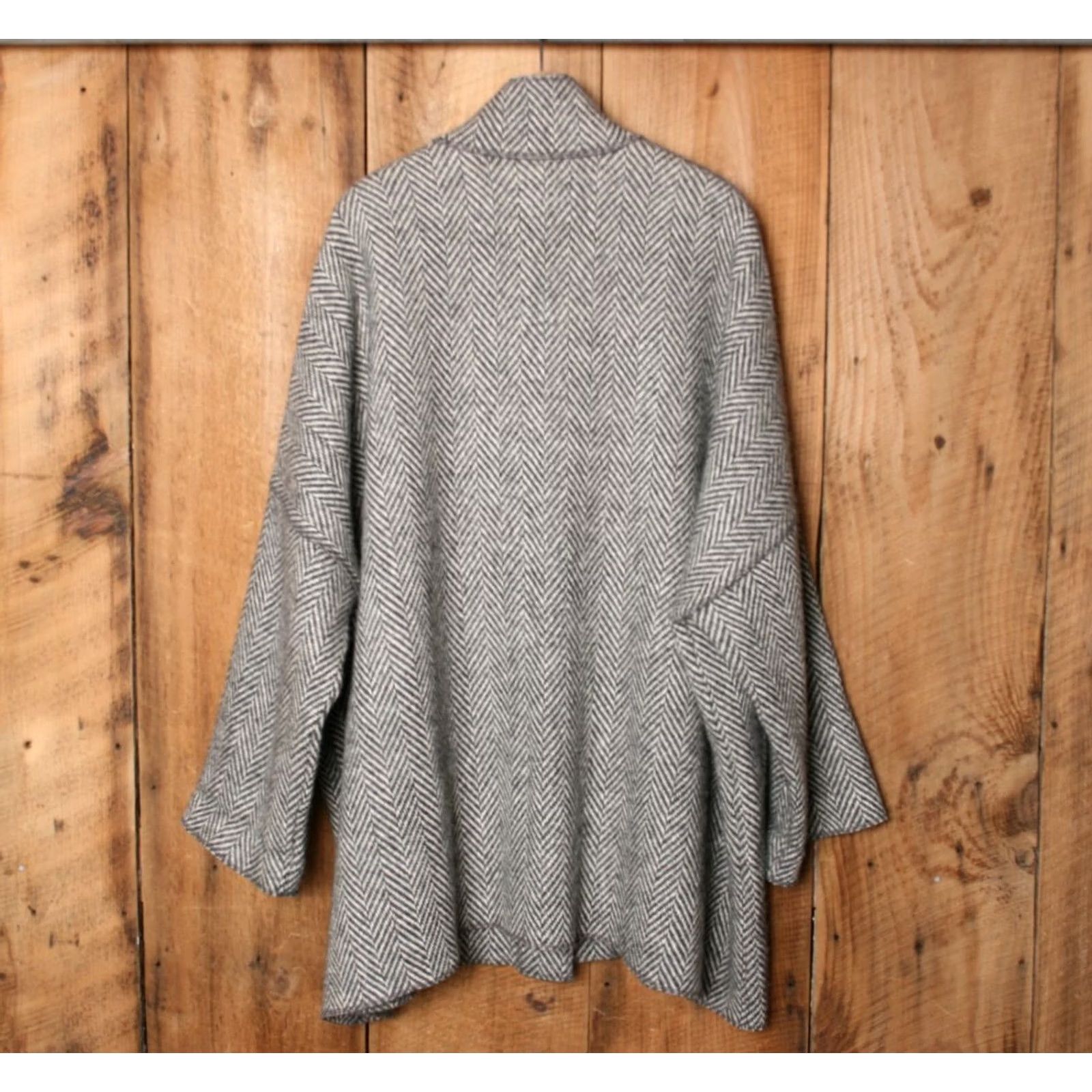 Vintage CAMELEON Wool Herringbone Cape Poncho Oversized Coat Sz. L (Fits One Size) Womens Poncho Cape Wool Herringbone L Gray Cap e Size L / US 10 / IT 46 - 6 Thumbnail