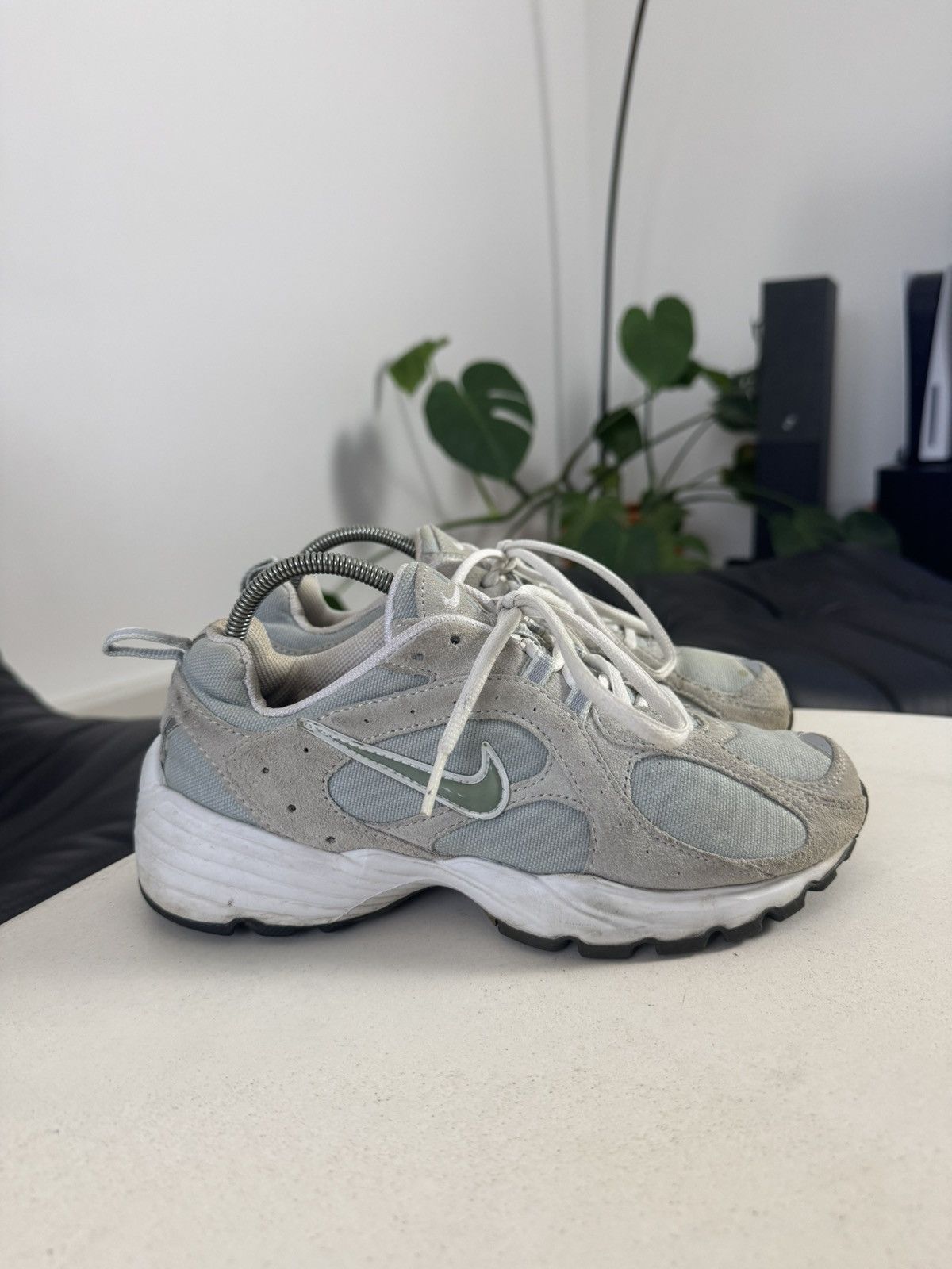 Nike Vintage Y2k Woman Nike Low Sneakers Grey Suede Rare 00s Size US 6.5 / IT 36.5 - 3 Thumbnail