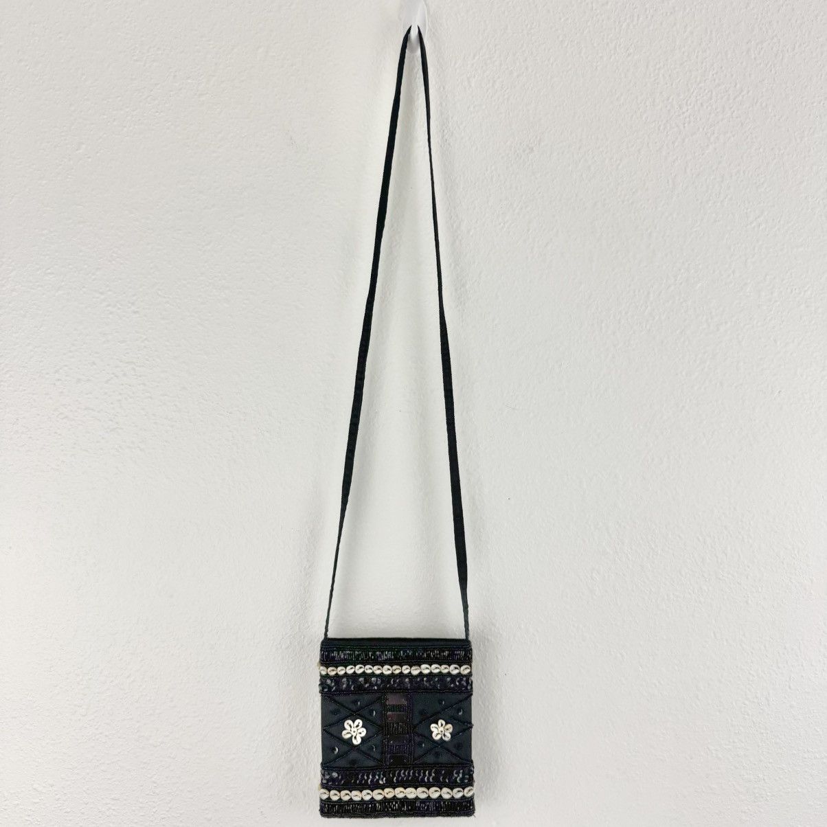 Vintage Vintage 90s Black Beaded Seashell Art Deco Crossbody Purse Size ONE SIZE - 2 Thumbnail