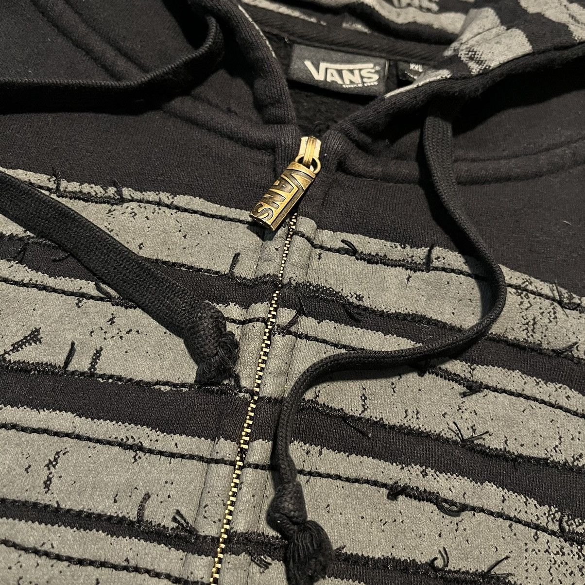 Vans Vintage 2000s Vans Skateboards Barbed Wire Logo Zip Hoodie Size US XXL / EU 58 / 5 - 4 Thumbnail
