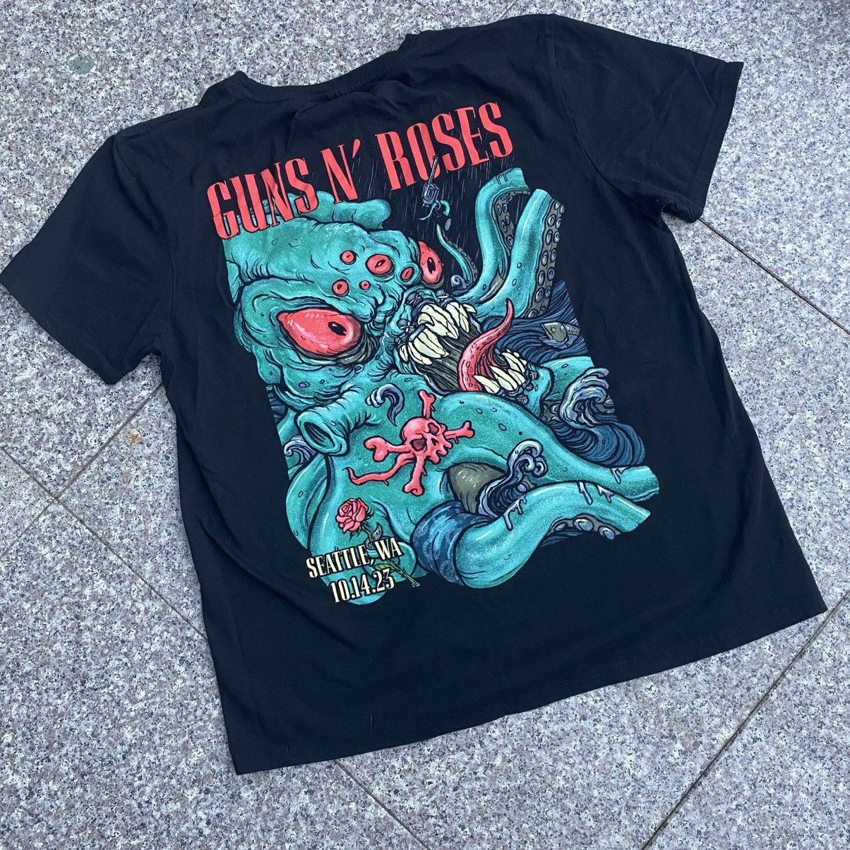 Other Guns N’Roses concert tshirt Size US M / EU 48-50 / 2 - 4 Thumbnail