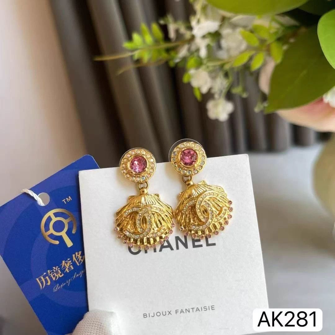Chanel Chanel 23C Gold Shell Earrings Mint Auth AK281 Size ONE SIZE - 3 Thumbnail