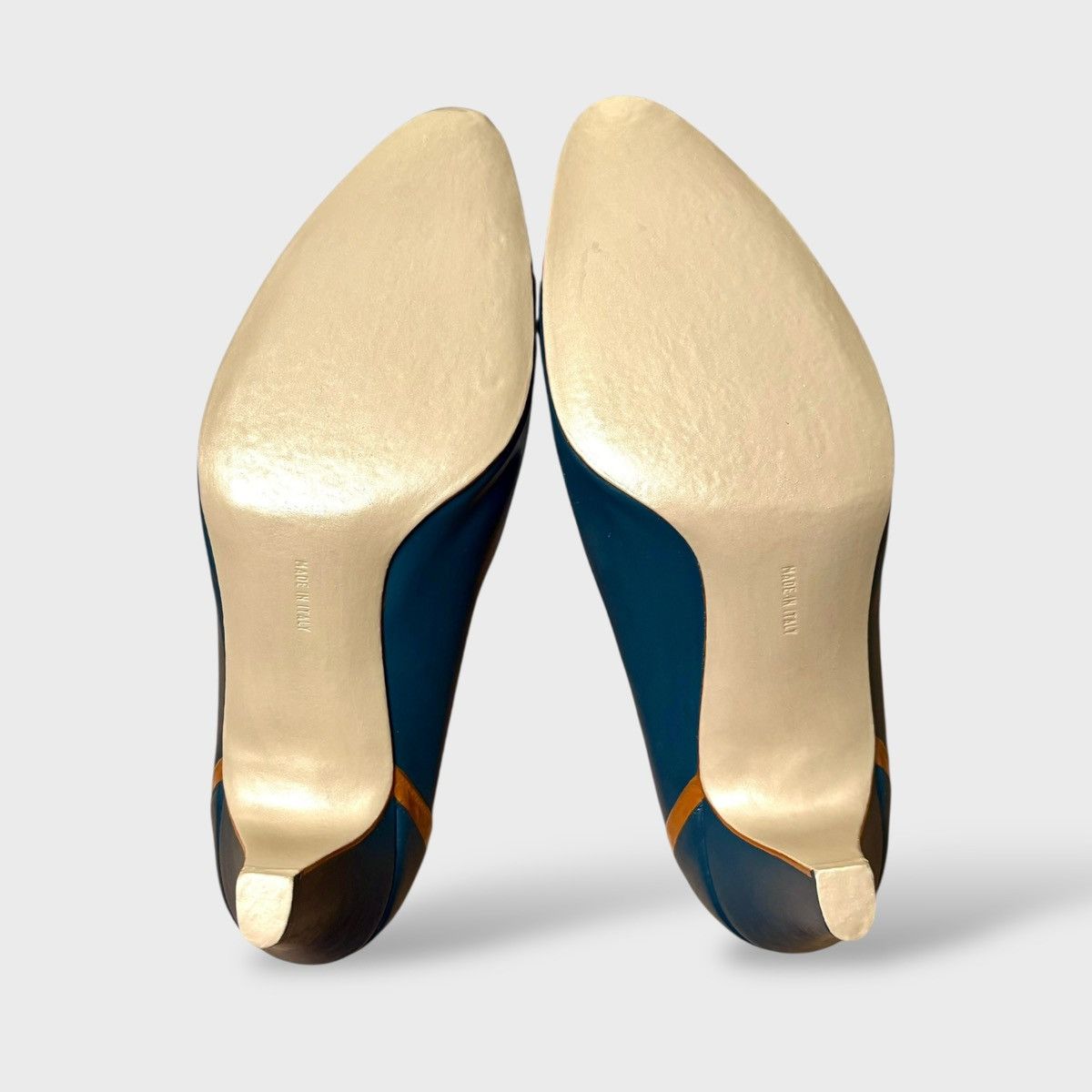 Salvatore Ferragamo Ferragamo Women’s Teal Green Brown Classic Heels Sz 7.5D Size US 7.5 / IT 37.5 - 11 Thumbnail