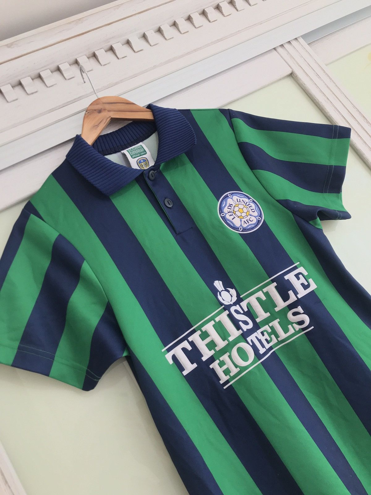 Vintage Vintage Leeds United Score Draw Soccer Jersey Football Kit Size US S / EU 44-46 / 1 - 3 Thumbnail