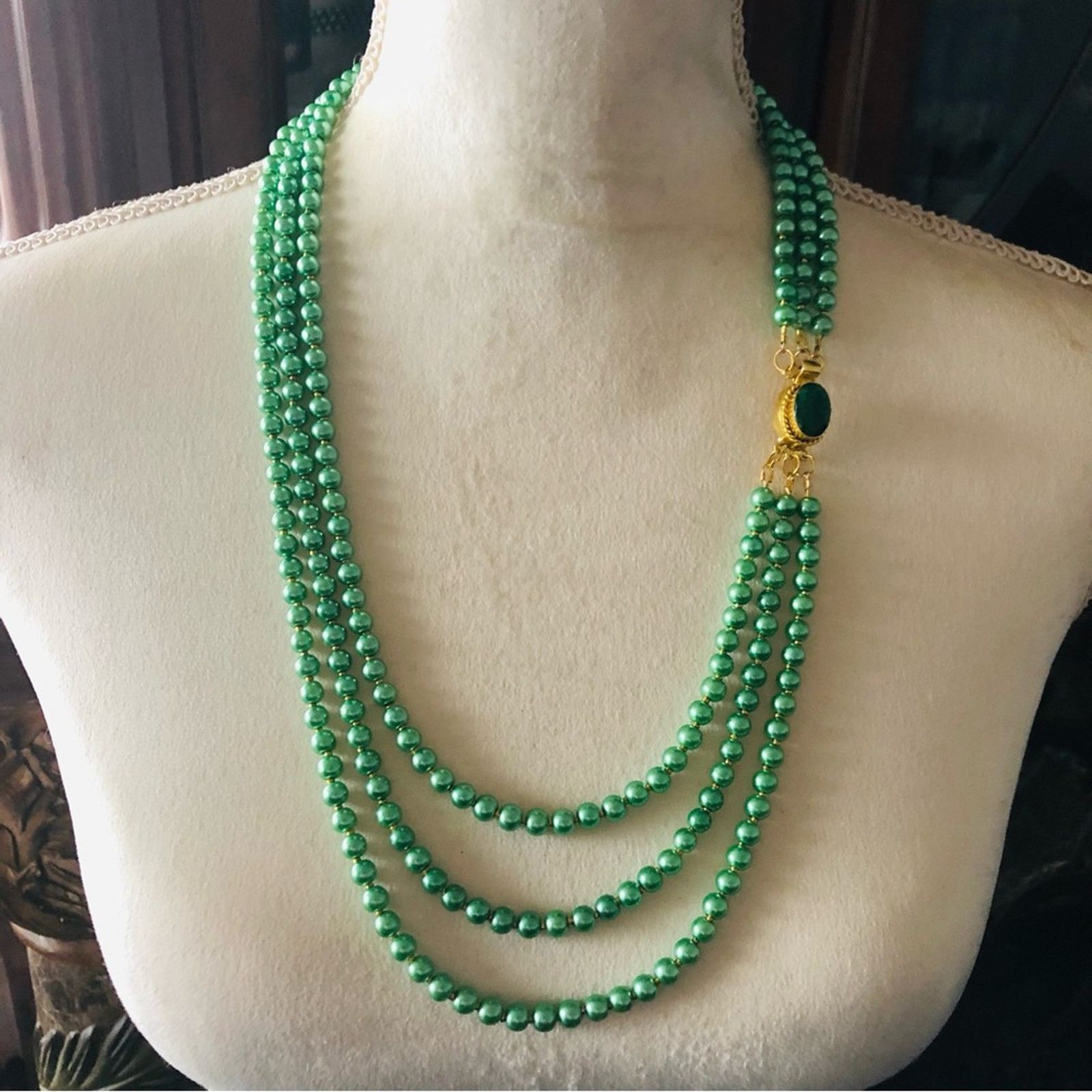Handmade Handcrafted triple strand glass pearl emerald clasp neckla Size ONE SIZE - 2 Thumbnail