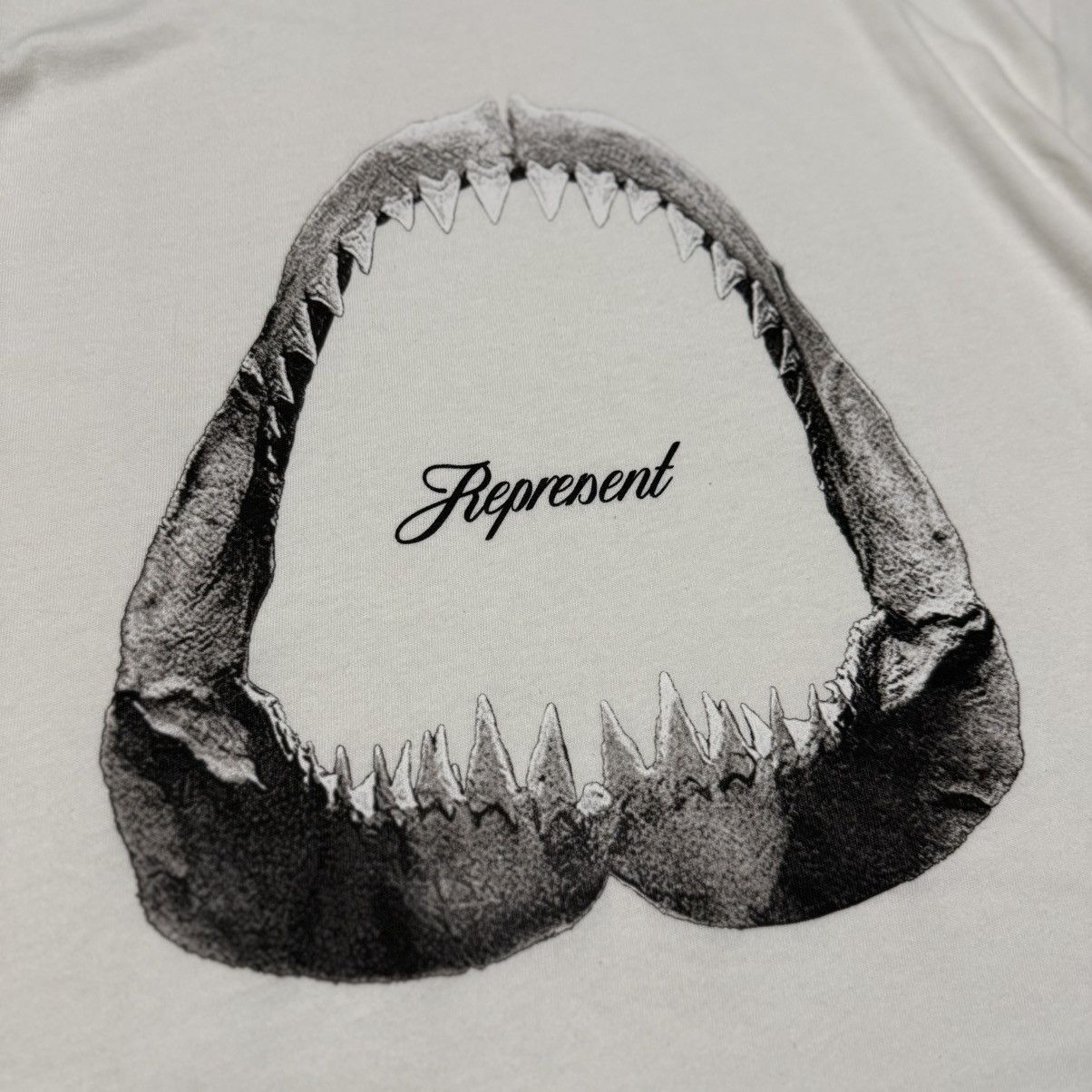Represent Clo. Represent XS JAWS Shark Flat White Tee Size US XS / EU 42 / 0 - 3 Thumbnail