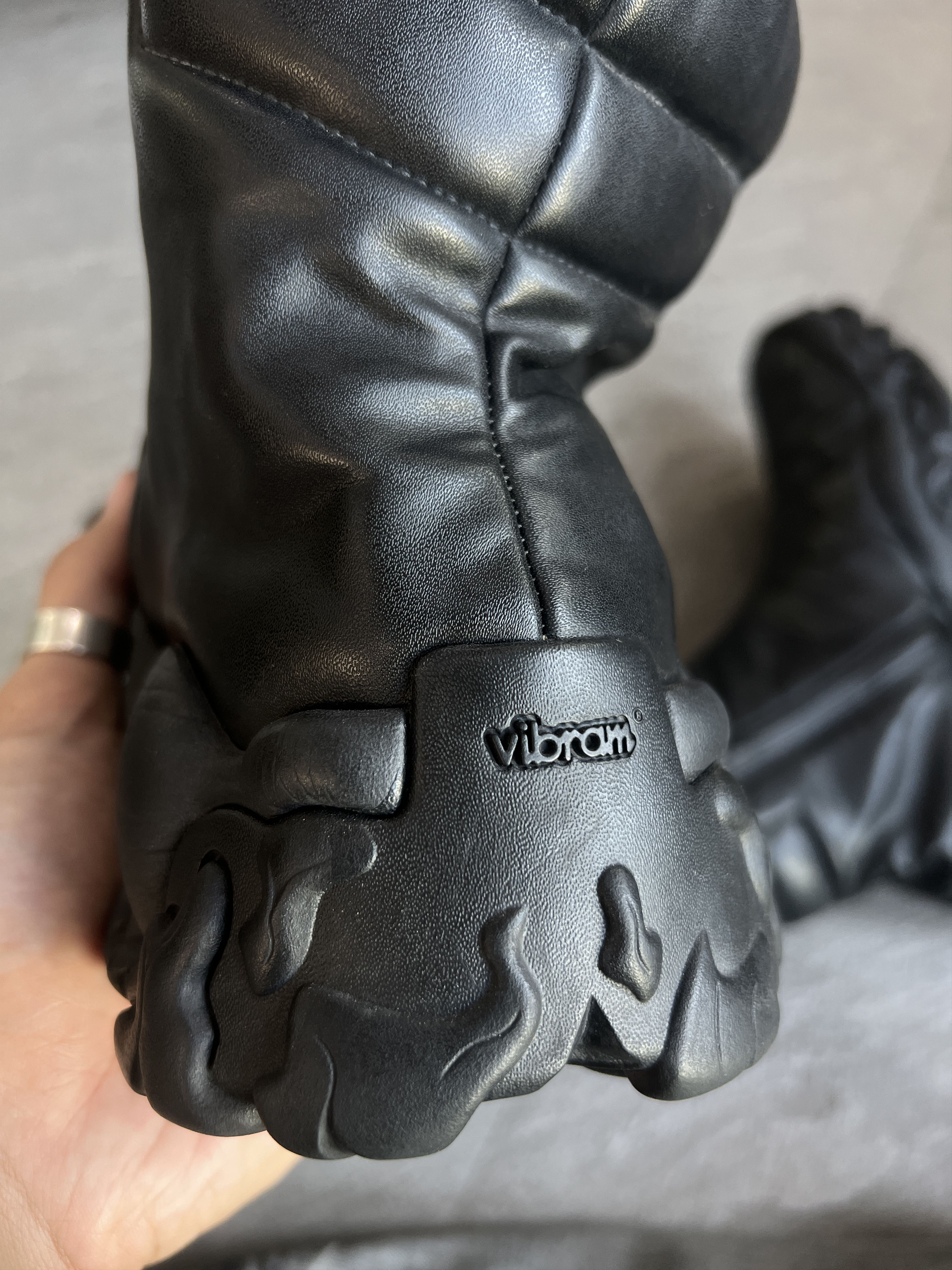 McQ Alexander McQueen McQ Alexander McQueen Chunky Vibram Crimp Chelsea Boots Size US 11 / EU 44 - 14 Thumbnail