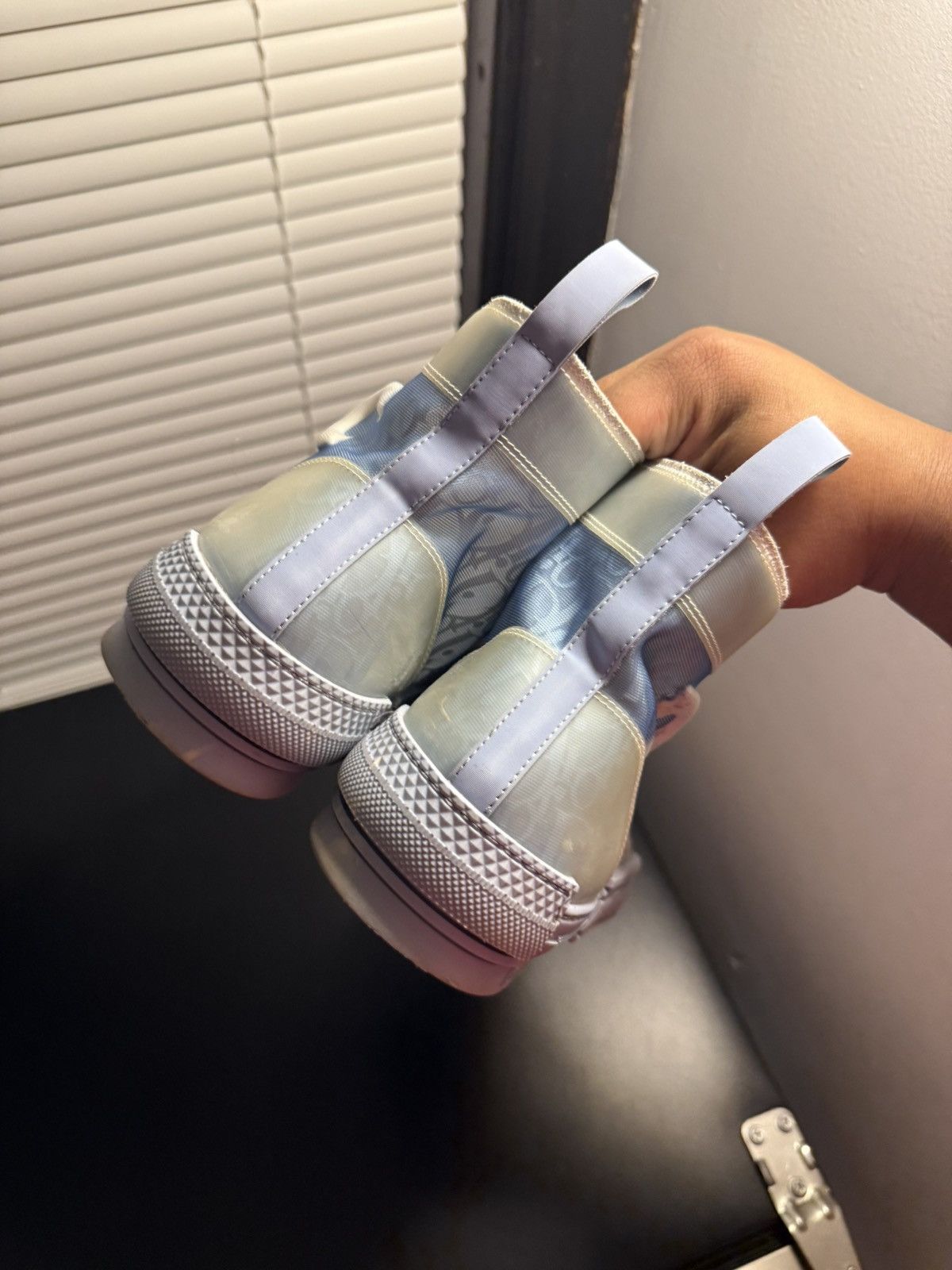 Dior Dior B23 High Top Daniel Arsham Light Blue US 11 / 44 EU Size US 11 / EU 44 - 13 Thumbnail