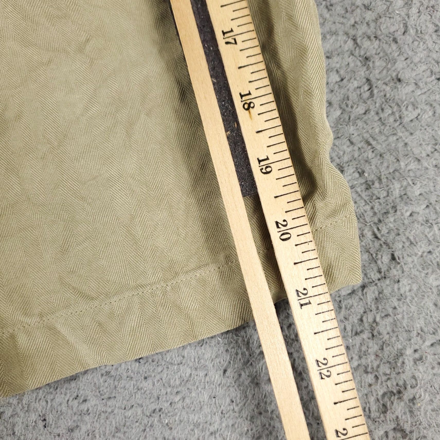 Tommy Bahama VINTAGE Tommy Bahama Shorts Mens Size 40 Chino Silk Casual Pleated Beige Summer Size US 40 / EU 56 - 5 Thumbnail