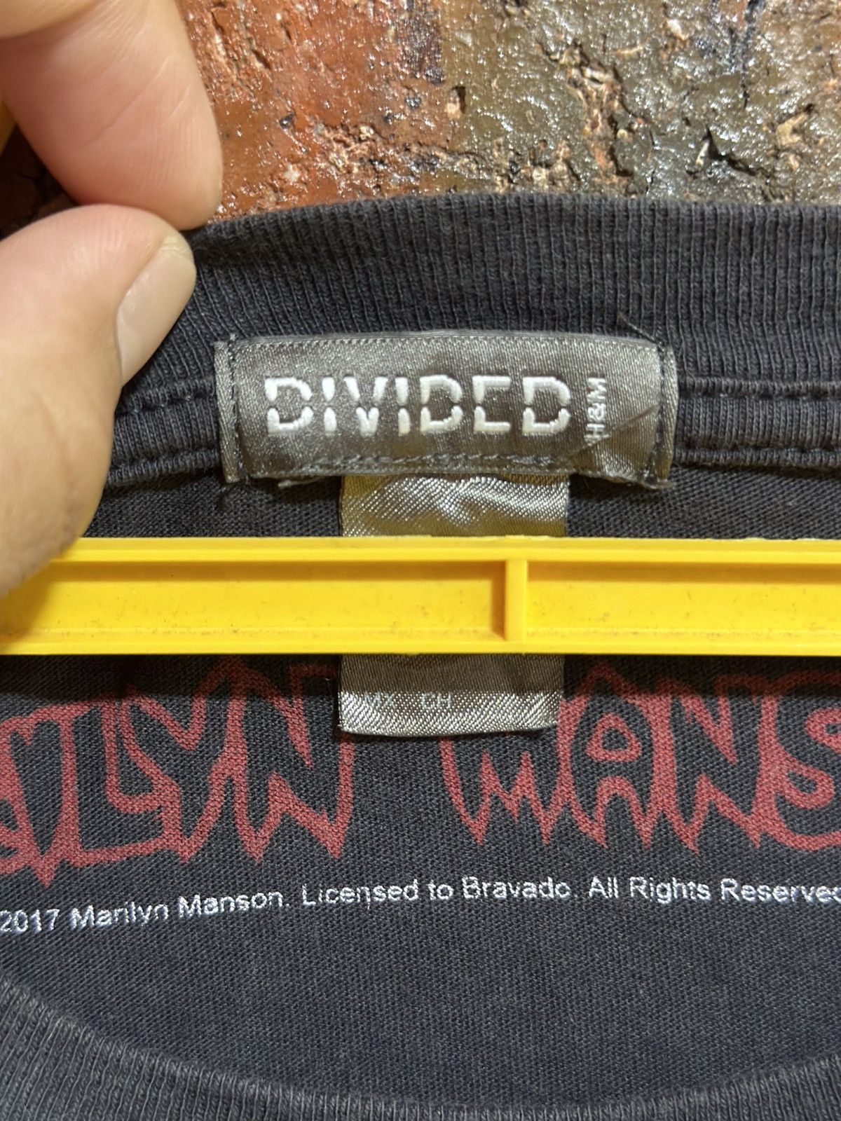 Divided × H&M × Vintage Vintage Divided H&M X Marilyn Manson Sleeve Cut Distress Tee Size US L / EU 52-54 / 3 - 4 Thumbnail
