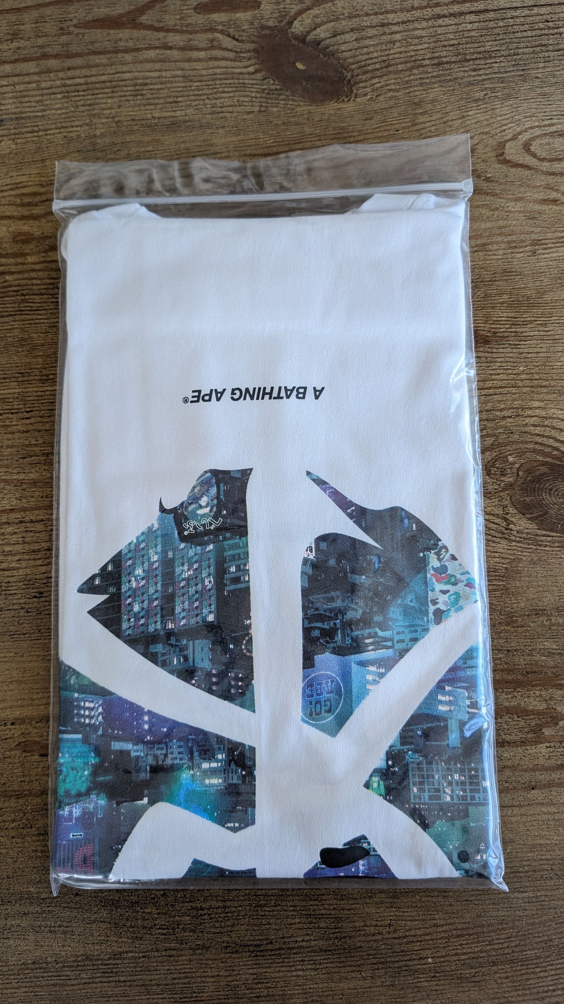 Bape BAPE - Neon Tokyo Tee Size US XL / EU 56 / 4 - 6 Thumbnail