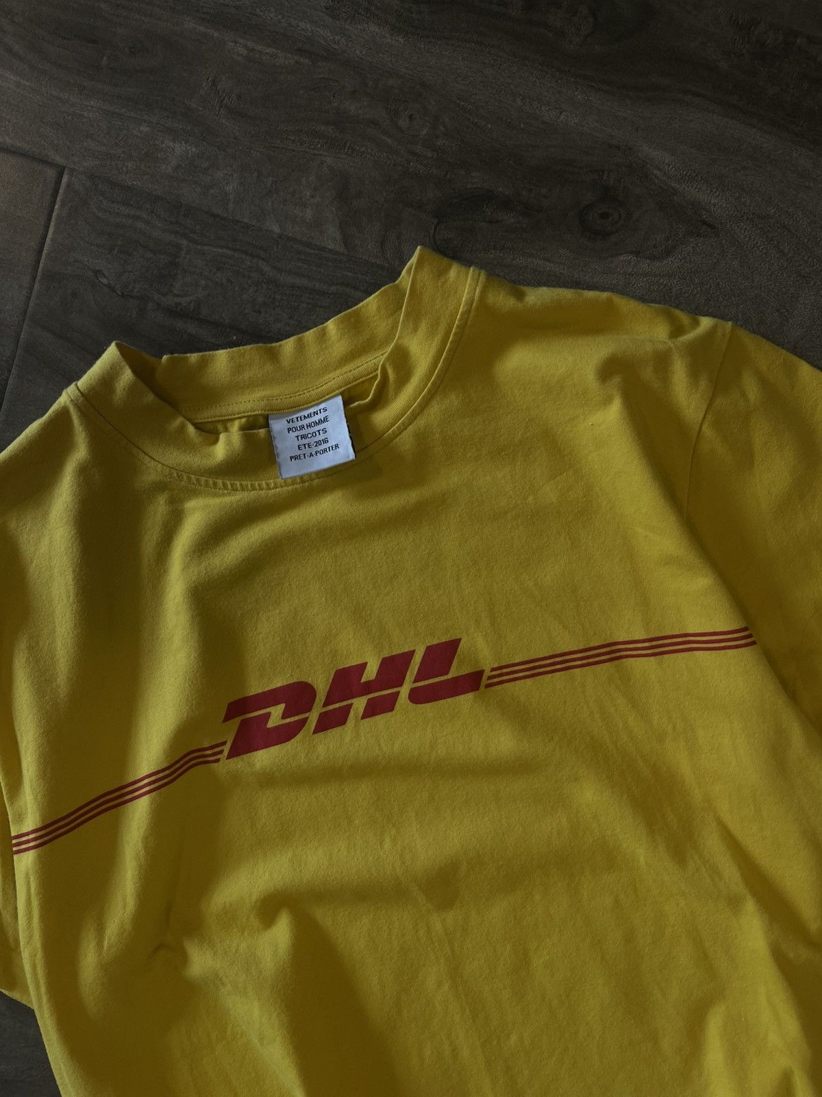 Vetements Vetements DHL Short Sleeve Runway Tshirt Size US M / EU 48-50 / 2 - 2 Thumbnail