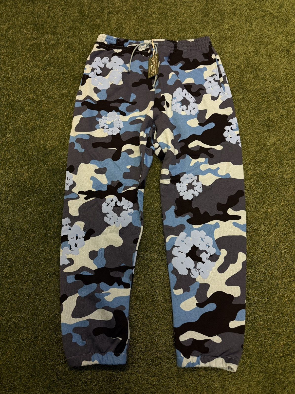 DENIM TEARS Denim Tears Cotton Wreath Sweatpants Size XXL (NEW) Size US 36 / EU 52 - 5 Thumbnail