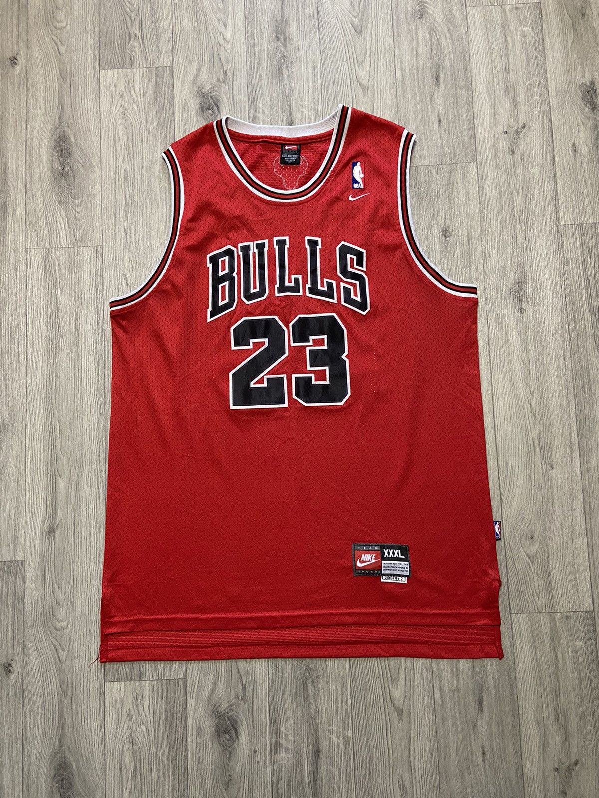 Jordan Brand Nike Team Chicago Bulls 23 Jordan tank top M vintage 90s 00s Size US XXL / EU 58 / 5 - 1 Thumbnail