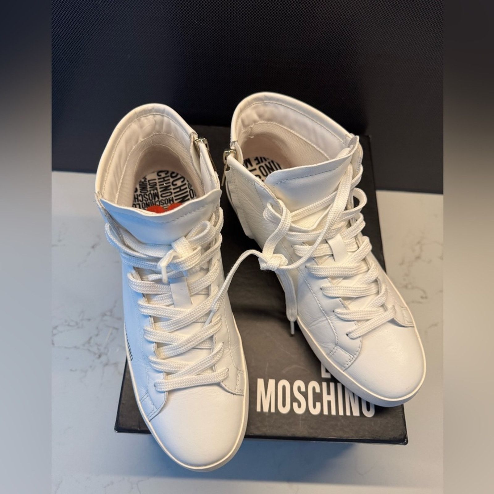 Love Moschino Love moschino high top sneakers white heart zip leather 39 Size US 9 / IT 39 - 7 Thumbnail