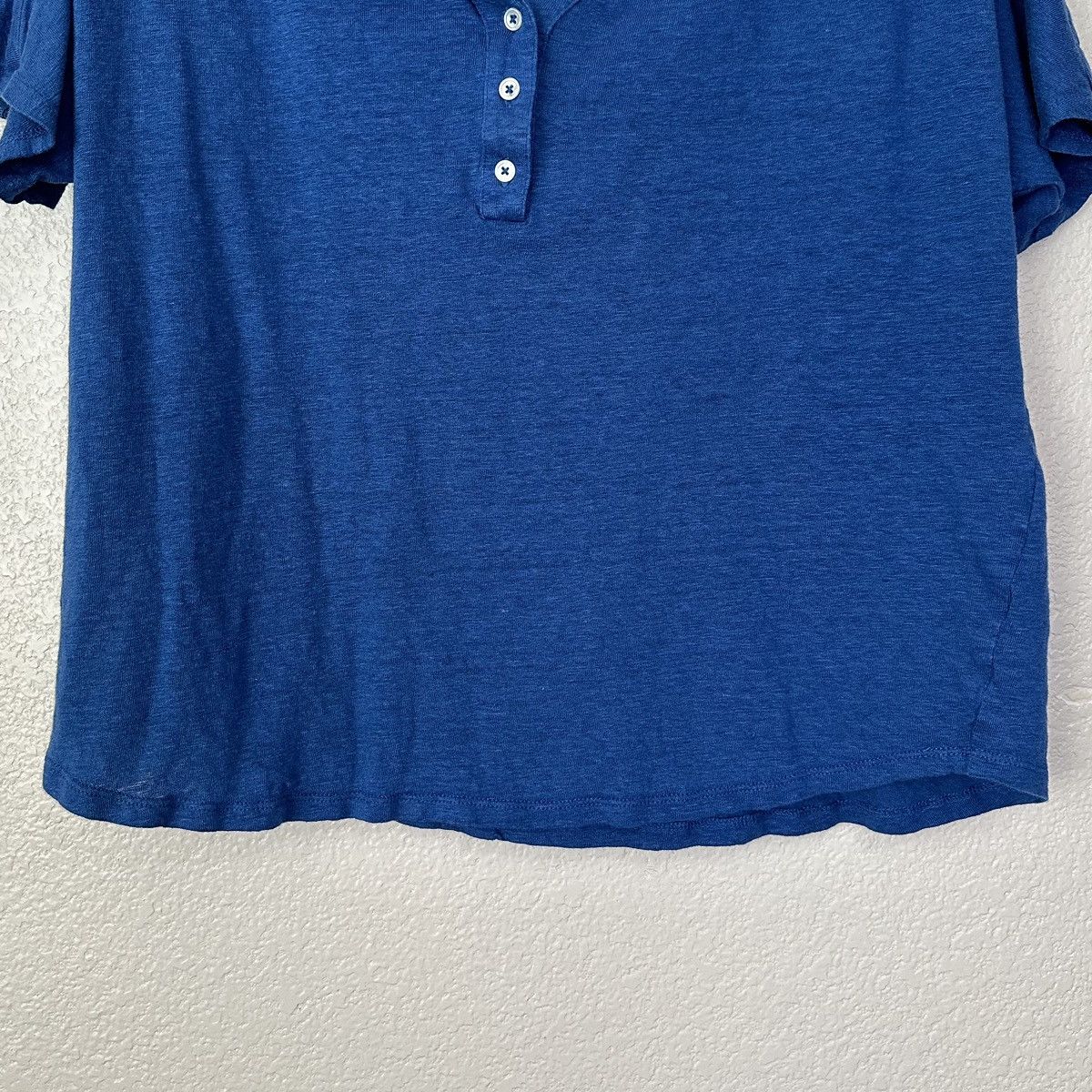 Chicos Chico’s 100% Linen Blue Stretch Henley Tee Size L / US 10 / IT 46 - 4 Thumbnail