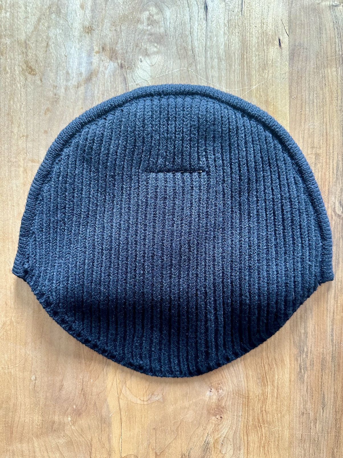 Maison Margiela Martin Margiela MM6 - Black Circle Beanie (A/W 2020) Size ONE SIZE - 2 Thumbnail