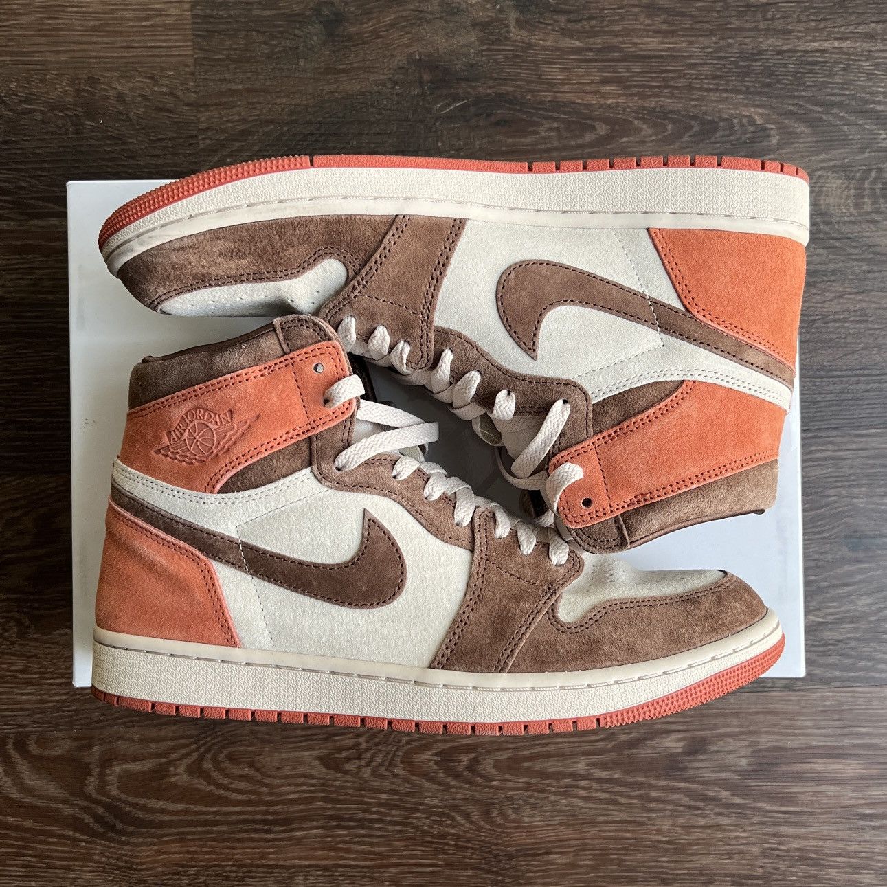 Nike Jordan 1 Retro High OG - Dusted Clay Size US 10 / EU 43 - 1 Thumbnail
