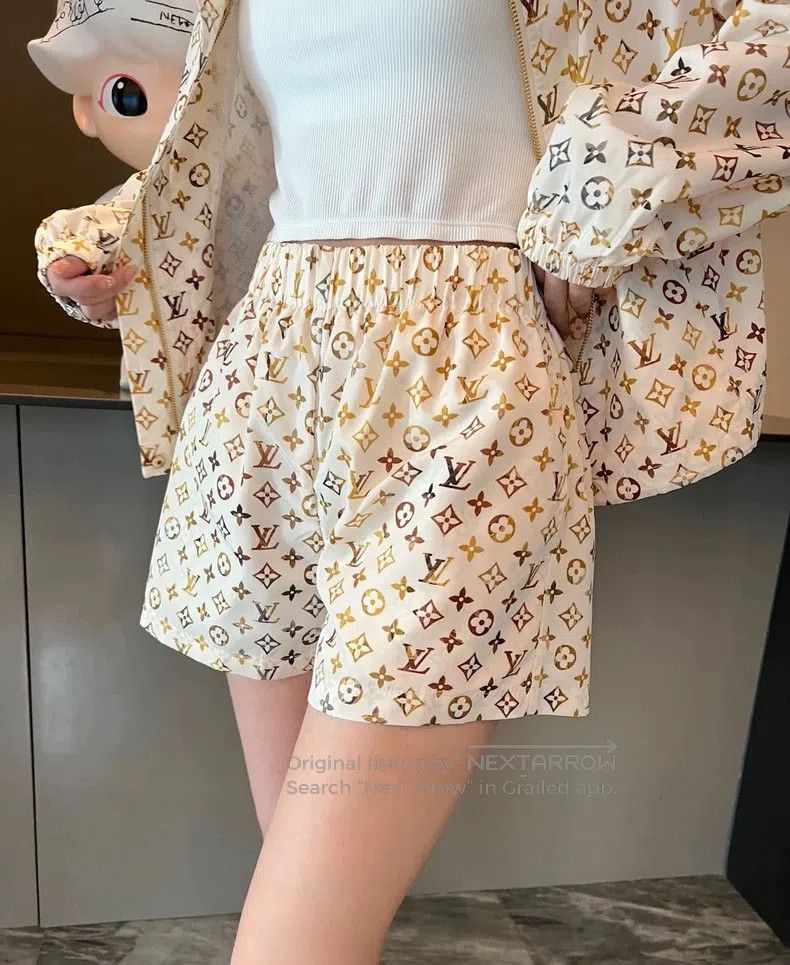 Louis Vuitton Louis Vuitton Presbytage printed silk shorts Size US 40 / EU 56 - 1 Thumbnail