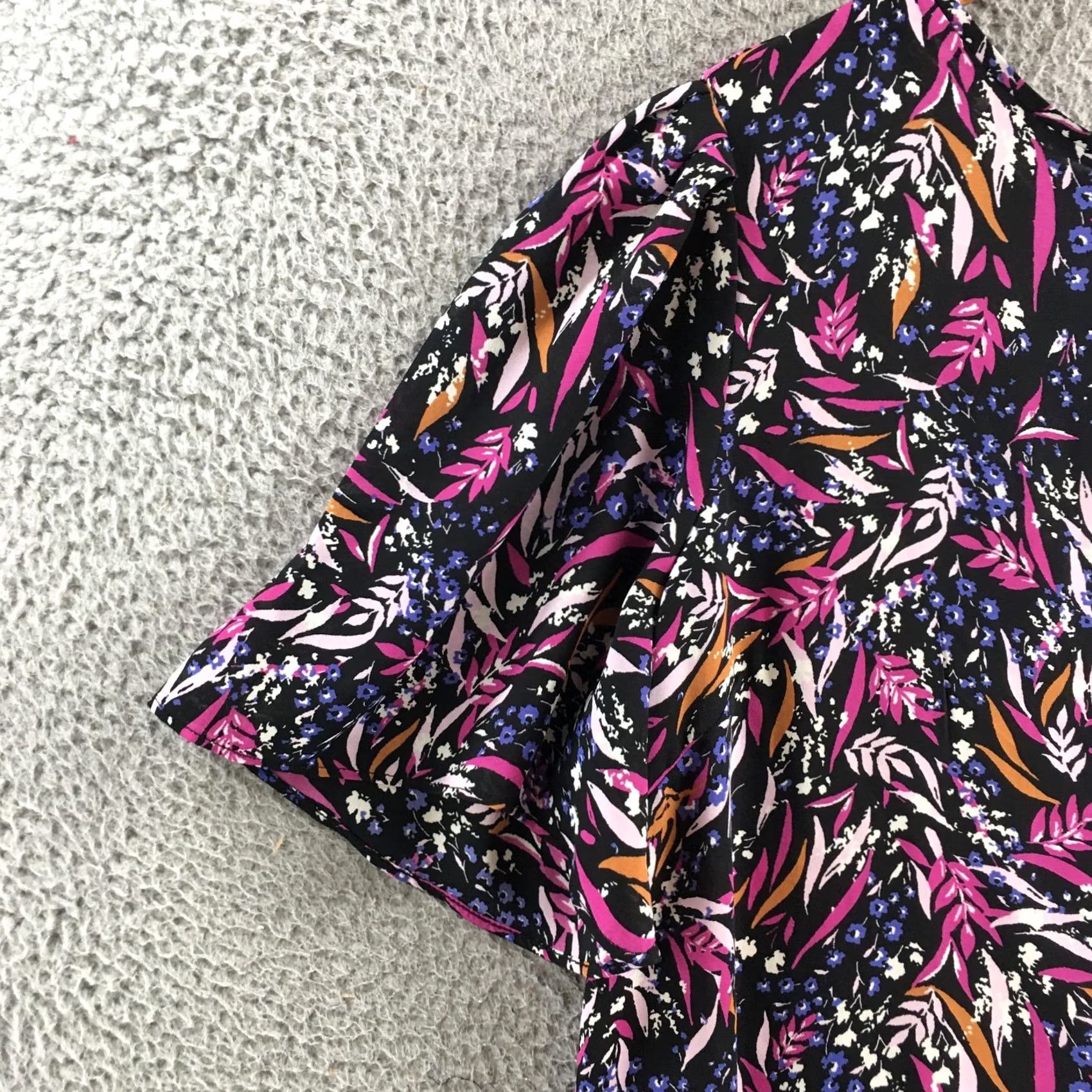 Ann Taylor Ann Taylor Factory Blouse Womens Medium Multicolor Short Sleeve Round Neck Top Shirt Size M / US 6-8 / IT 42-44 - 4 Thumbnail