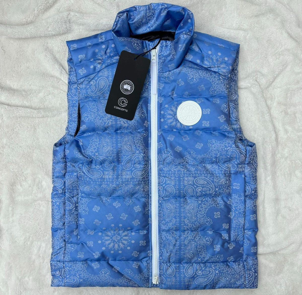 Canada Goose Canada Goose x Concepts Blue Paisley Bandana Vests Size US XXL / EU 58 / 5 - 1 Thumbnail