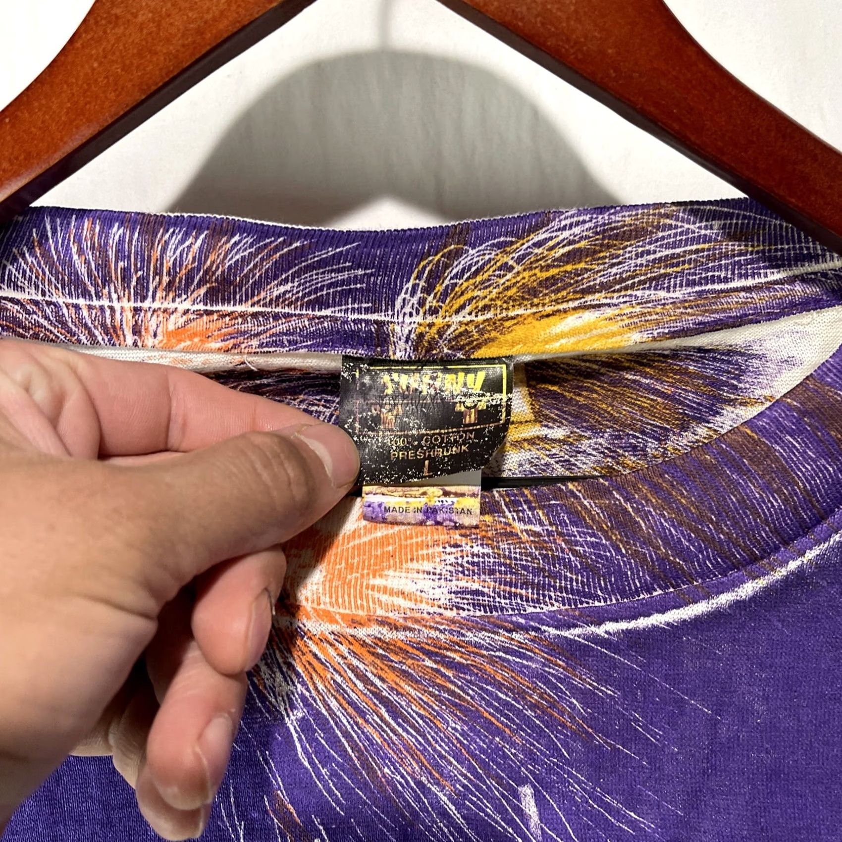 Vintage VINTAGE Sunny Arizona Shirt Mens Large Purple City Skyline All Over Print Graphic T-Shirt 90s City Western Mens Size US L / EU 52-54 / 3 - 7 Thumbnail