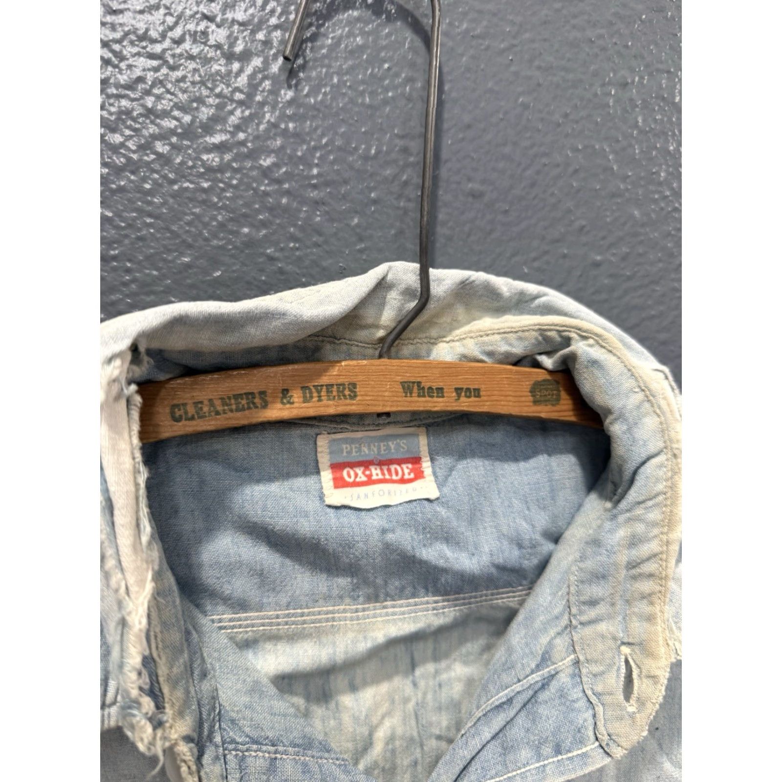 JCPenney VINTAGE Penneys Chambray Work Button Up Shirt L Men’s Blue 1940s Cotton Sanforized Distressed Size US L / EU 52-54 / 3 - 2 Thumbnail