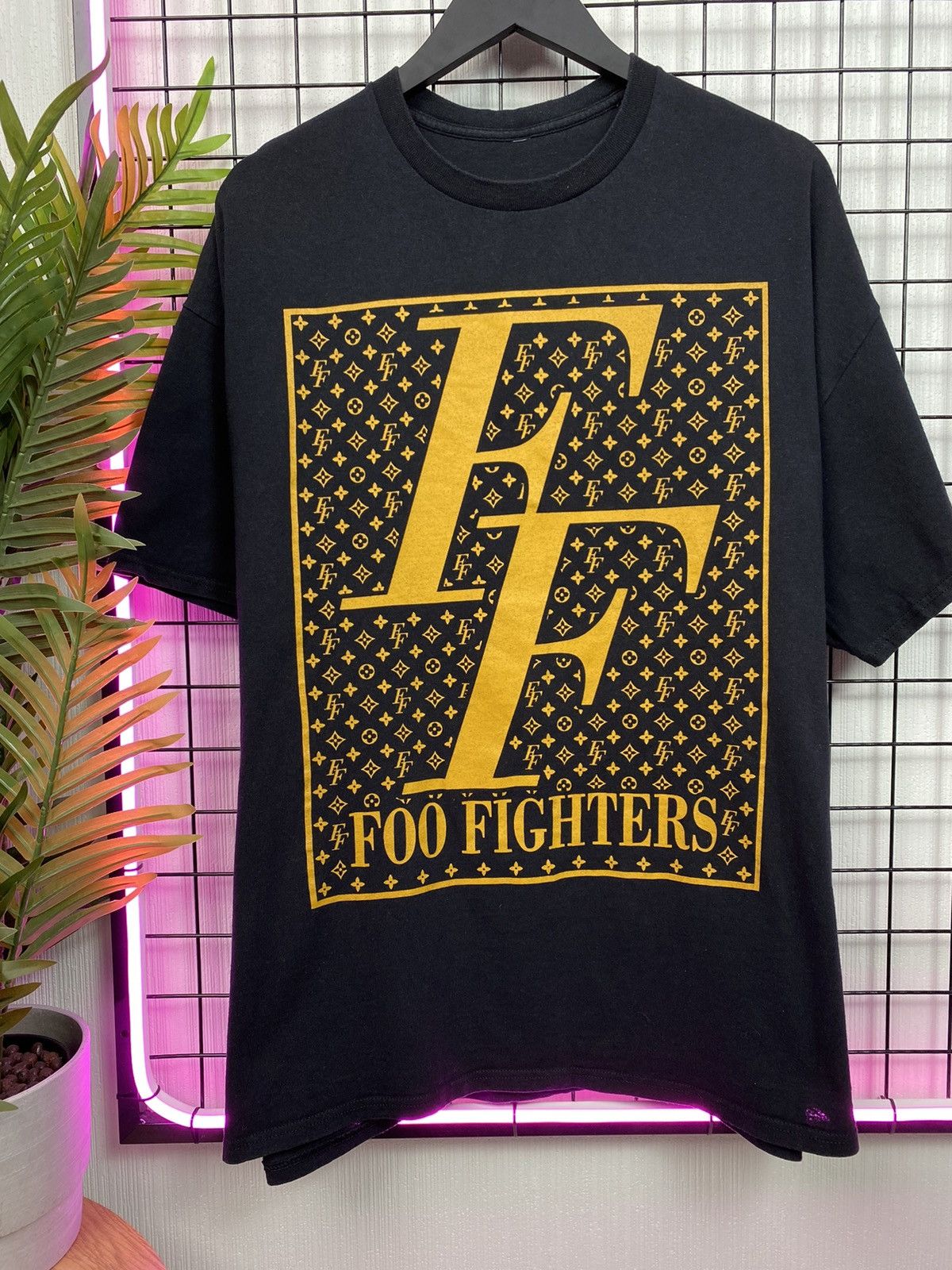 Band Tees Foo Fighters band T shirt Tee “Louis Vuitton style logo” Men Size US XL / EU 56 / 4 - 1 Thumbnail