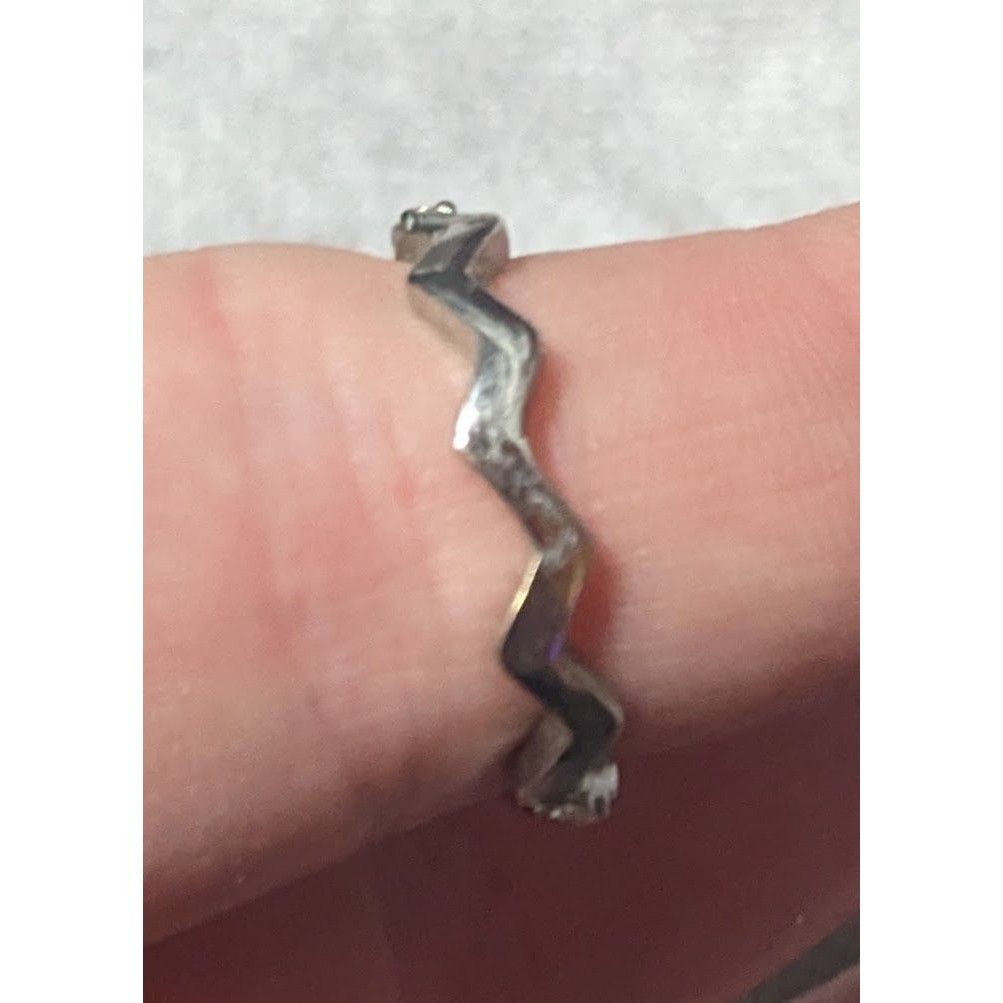 Other Silver Tone Rhinestone Zigzag Fashion Ring Size 6 1/2 Size ONE SIZE - 13 Thumbnail