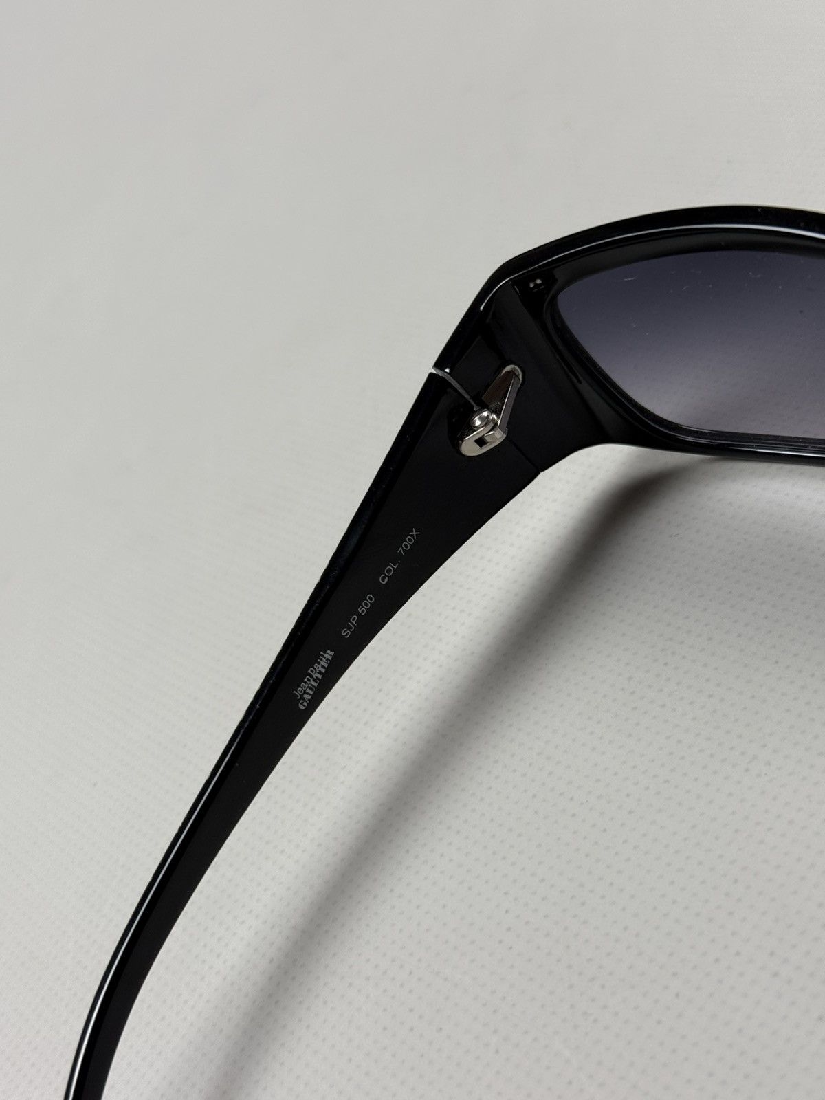 Jean Paul Gaultier Jean Paul Gaultier Unisex Hawaiian Print Sunglasses Size ONE SIZE - 11 Thumbnail