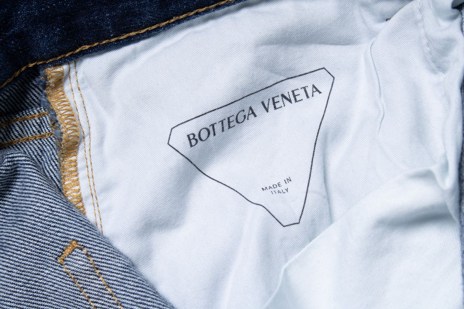 Bottega Veneta Bottega Veneta, cropped and folded jeans in blue Size 28" / US 6 / IT 42 - 6 Thumbnail