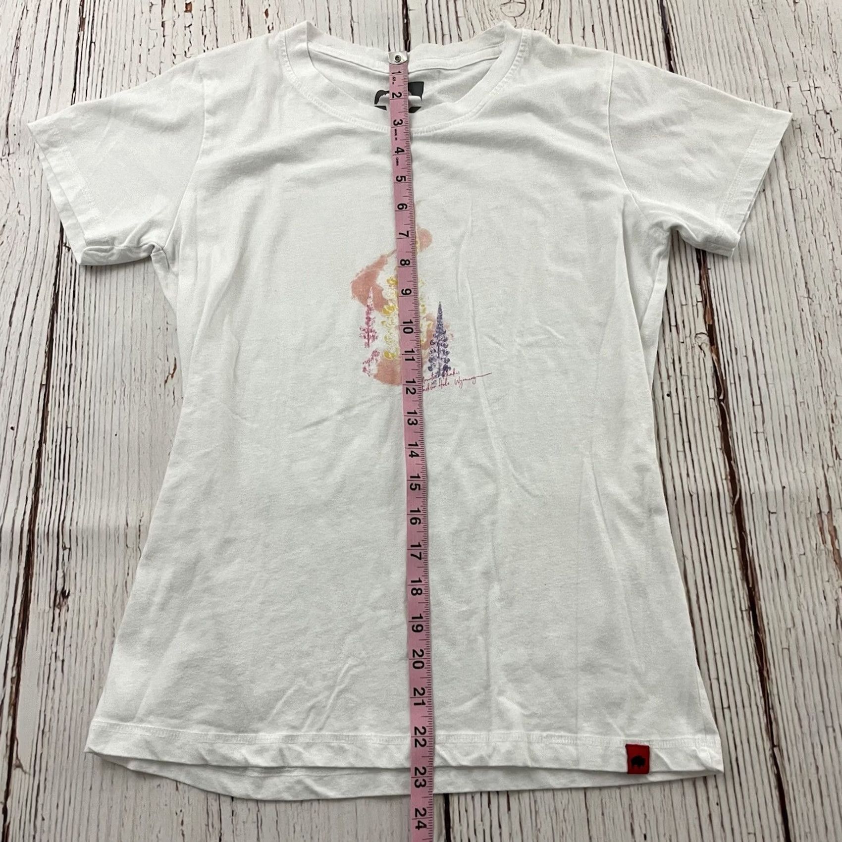 Mountain Khakis Mountain Khakis T-Shirt Women S White Mountain Khakis Jackson Hole WY Short Sleeve Shirt Small White Womens Size S / US 4 / IT 40 - 5 Thumbnail