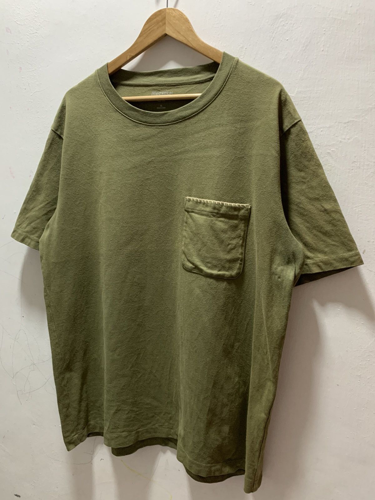 JW Anderson × Uniqlo Uniclo Jw Anderson Army Green Stitched Pocket T Shirt XL Size US XL / EU 56 / 4 - 3 Thumbnail