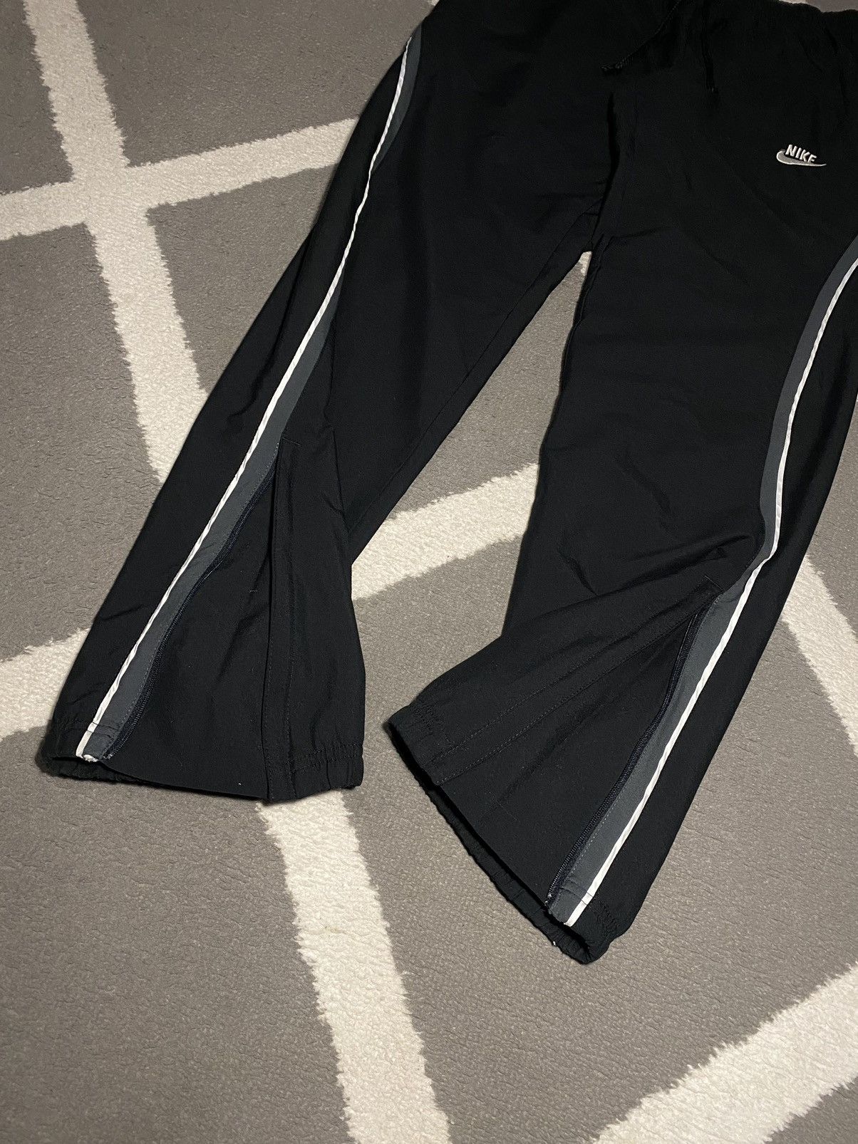 Nike × Vintage Vintage 00’s Y2K Nike Swoosh Parachute Sweatpants Size 26" / US 2 / IT 38 - 8 Thumbnail