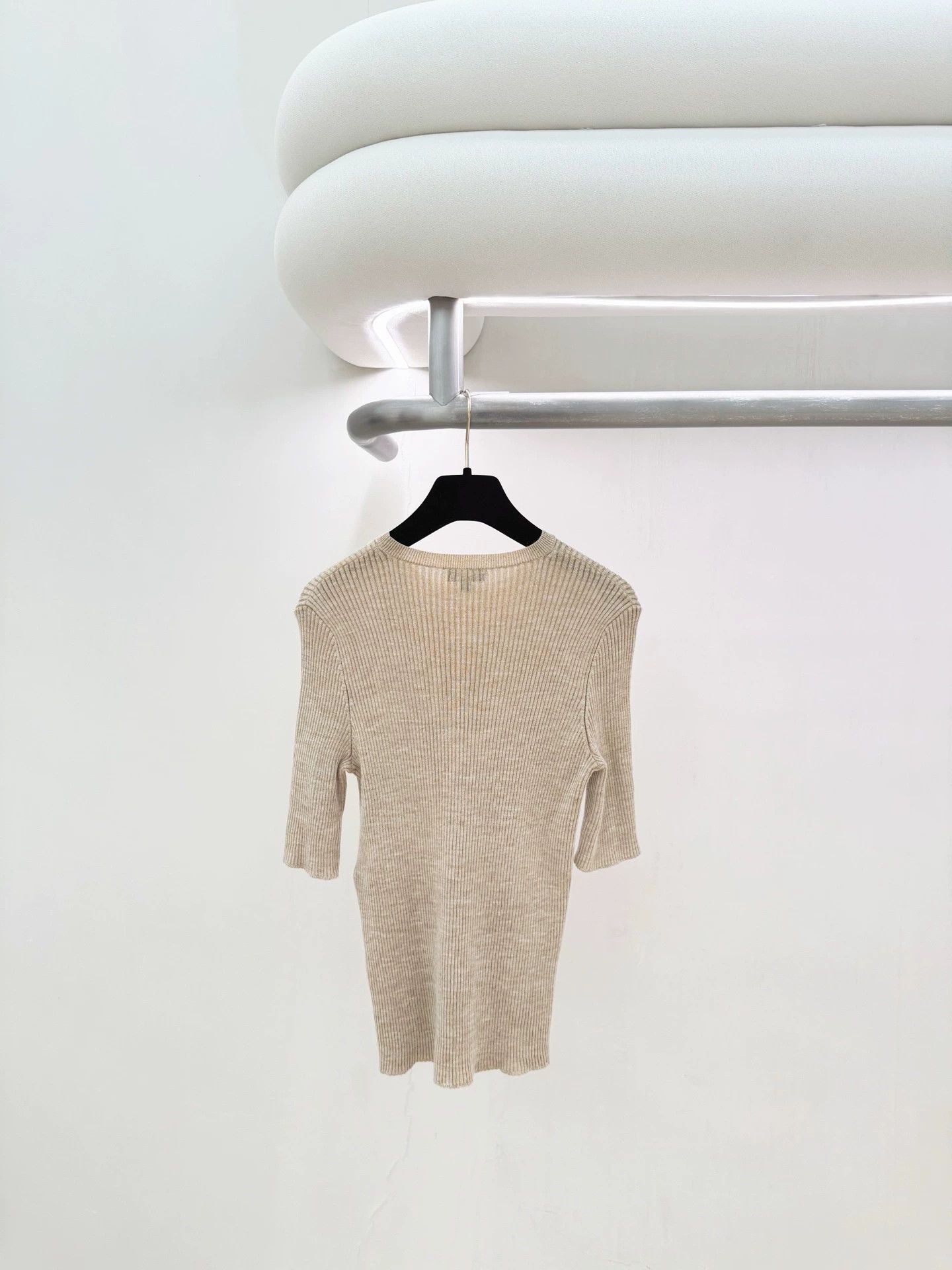 Chanel CHANEL Pre-Owned Beige Knit Short-Sleeve 38 Size S / US 4 / IT 40 - 2 Thumbnail