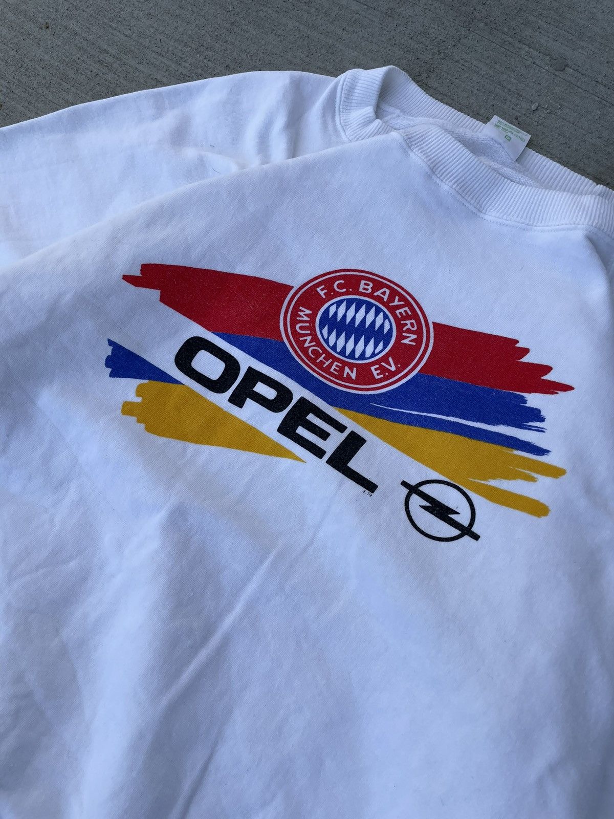 Vintage Vintage Bayern Munich Opel Away Soccer sweatshirt Size US L / EU 52-54 / 3 - 4 Thumbnail