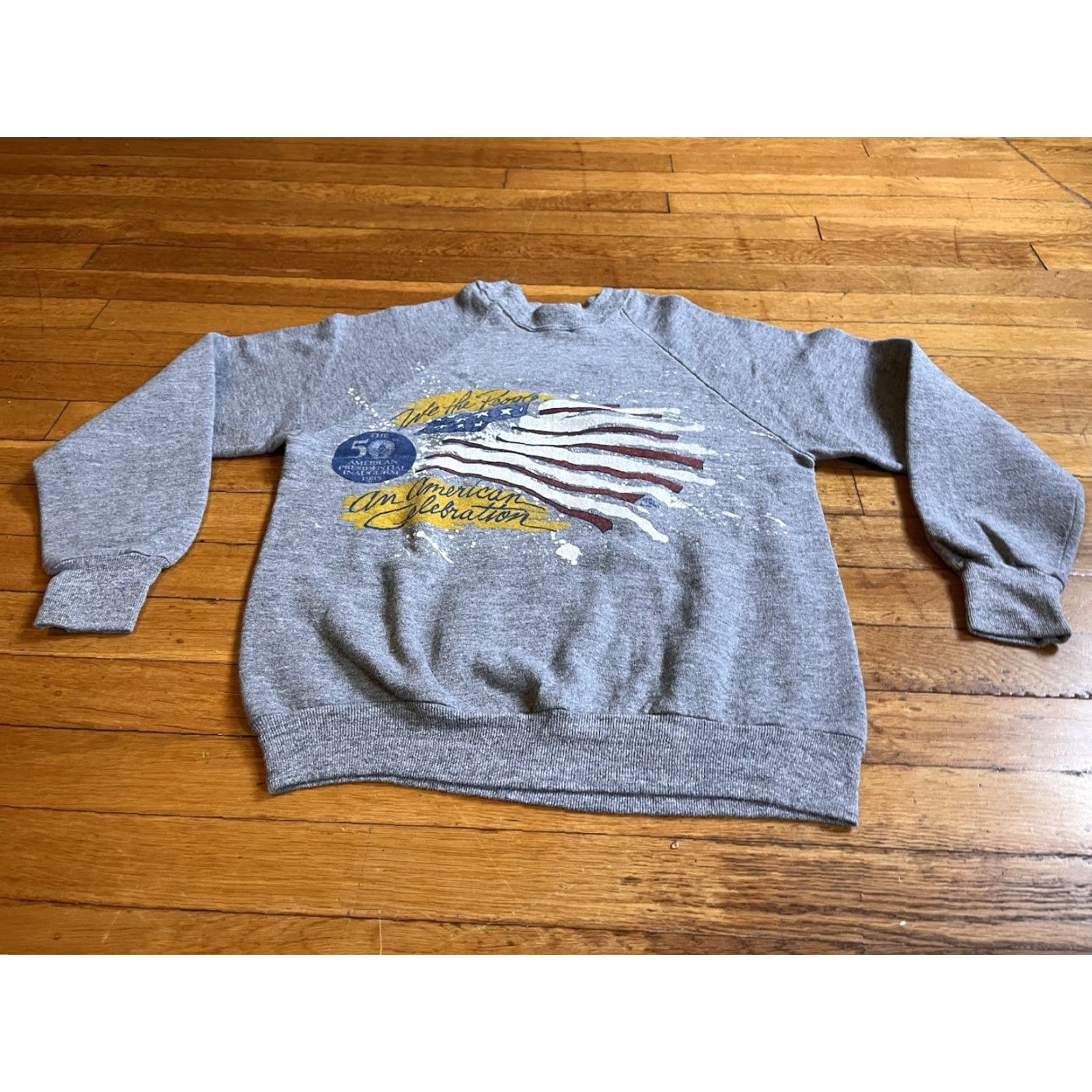 Vintage VINTAGE Ronald Reagan 1985 Inauguration Sweatshirt Men’s M Grey 80s Jerzees by Russell Graphic Print Crew Neck Raglan USA Flag 80s Classic Retro Size US S / EU 44-46 / 1 - 2 Thumbnail
