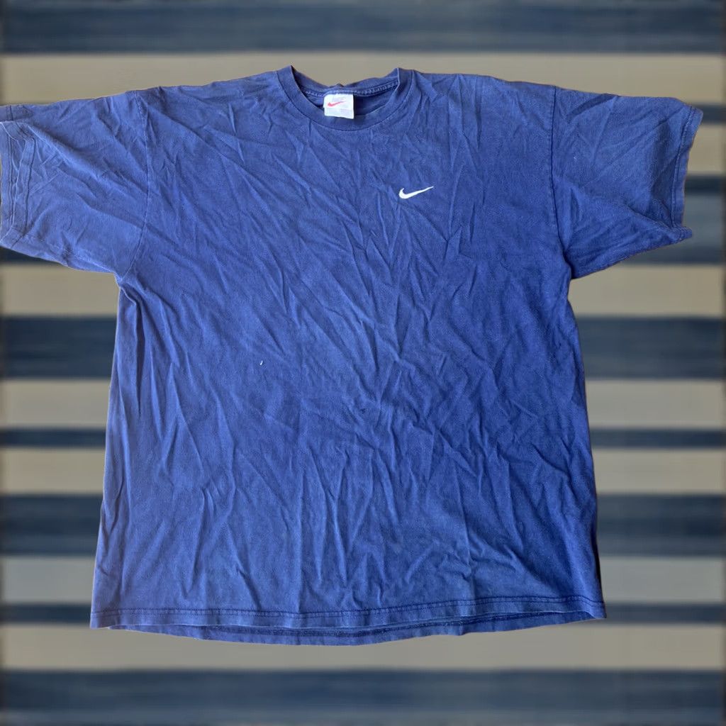 Nike VINTAGE Nike T Shirt 2XL Navy Embroidered Swoosh White Tag 90s Mens Shirt Size US XXL / EU 58 / 5 - 1 Thumbnail