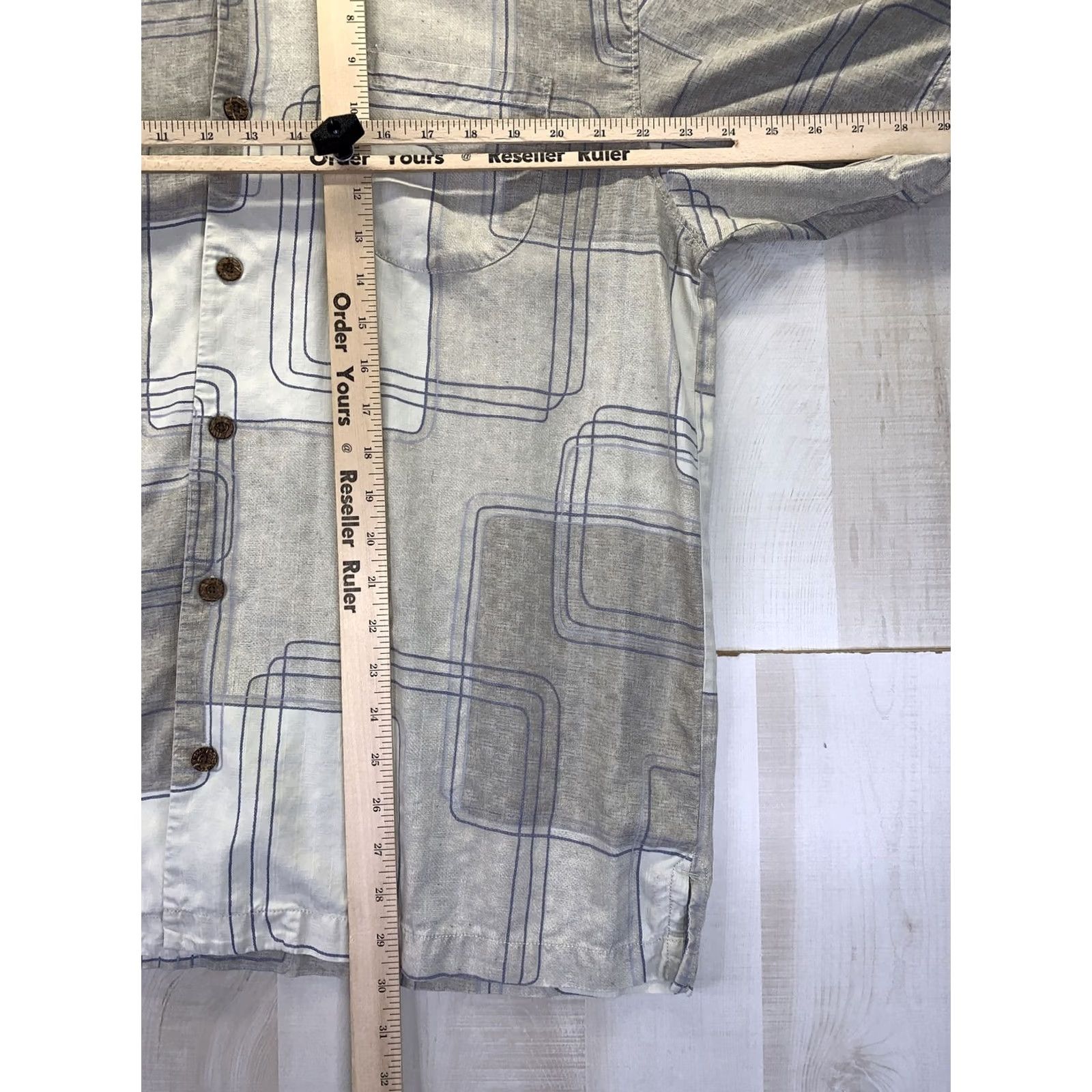 Tommy Bahama Tommy Bahama Shirt Mens L Silk Geometric Button Front Casual Beach Wool? [Note: This line is incorrect and will be adjusted in final answer.] Size US L / EU 52-54 / 3 - 5 Thumbnail