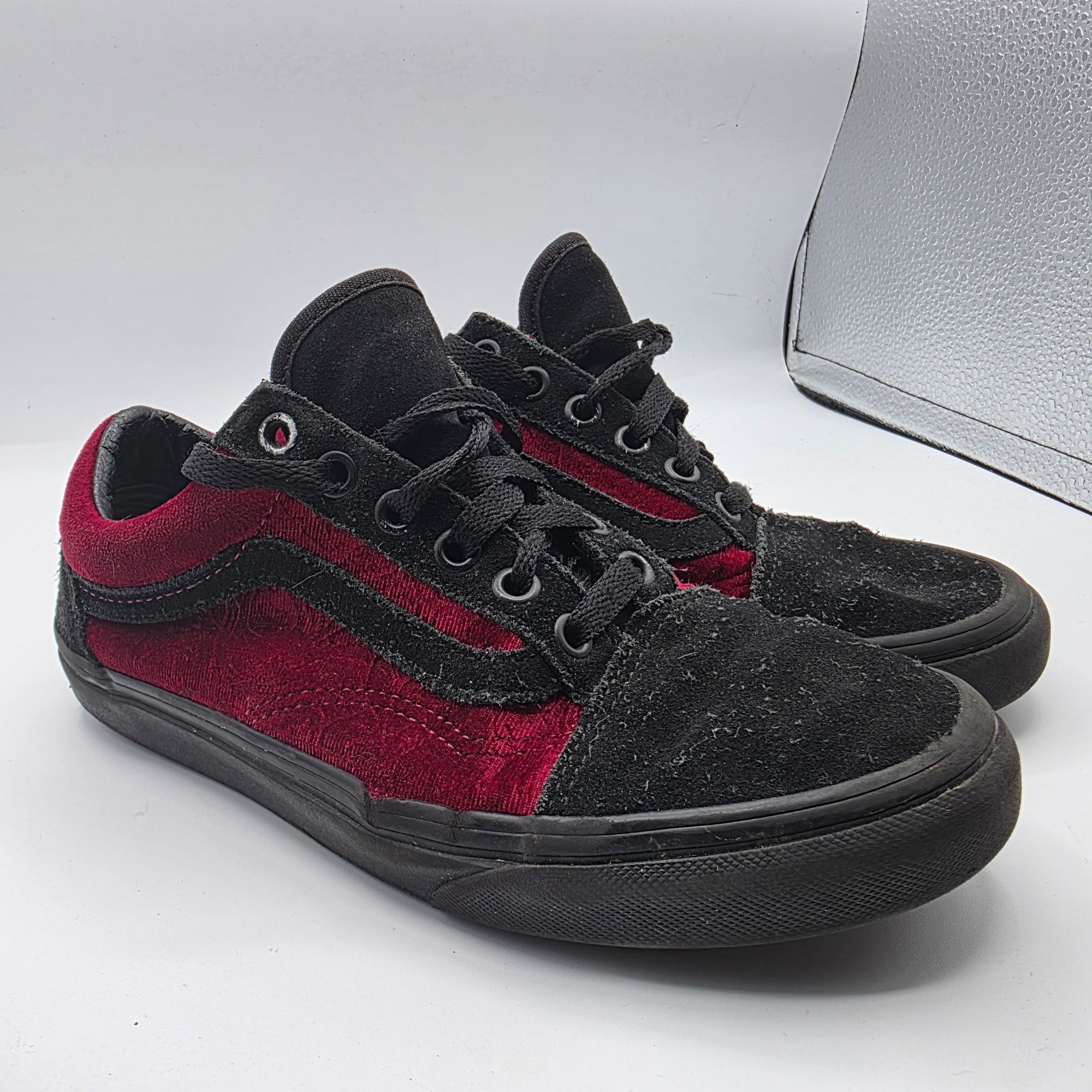 Vans Vans Old Skool Velvet Parisian Night Women Size 6 Red Black Size US 6 / IT 36 - 1 Thumbnail